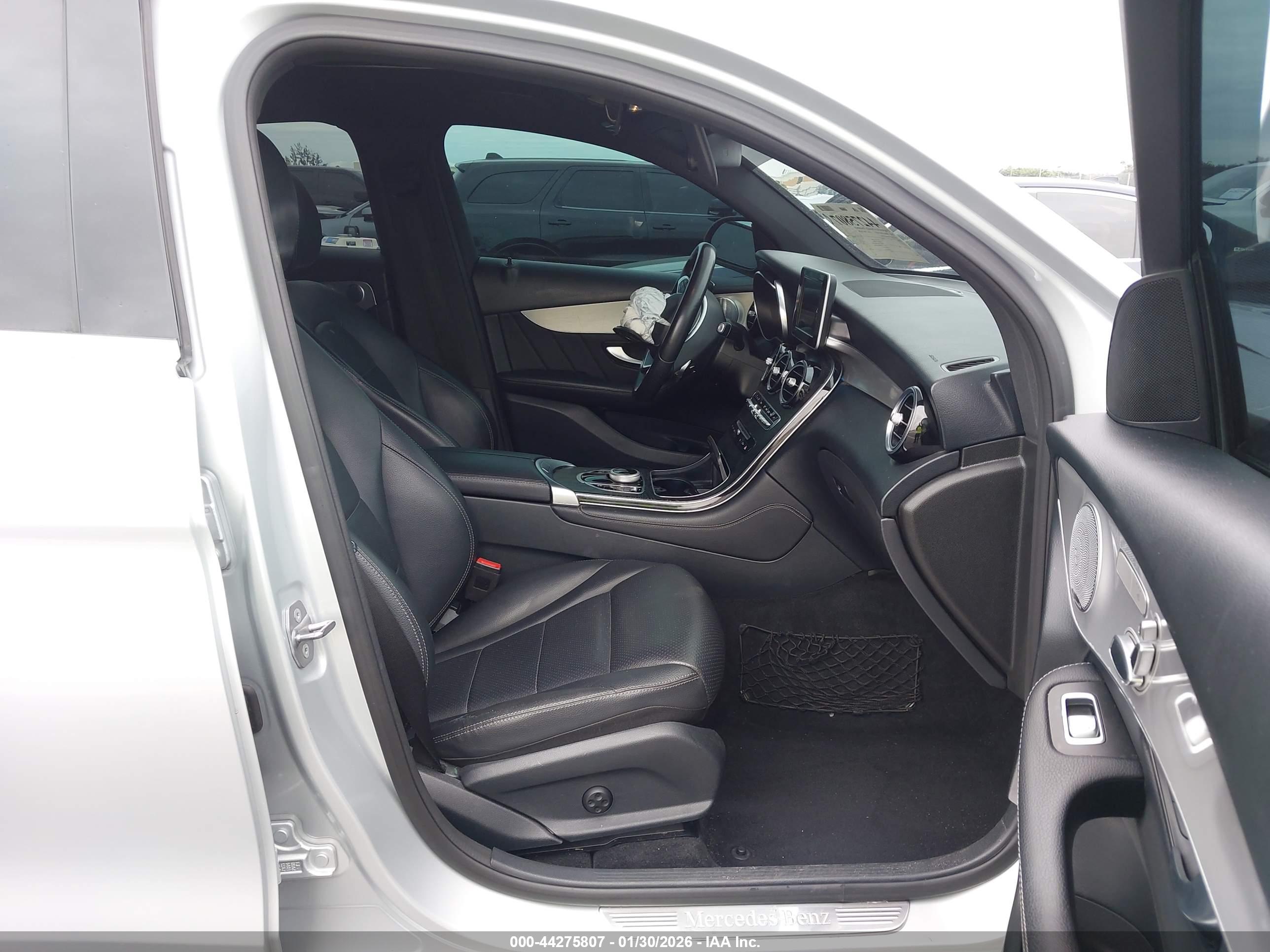 MERCEDES-BENZ GLC image 5