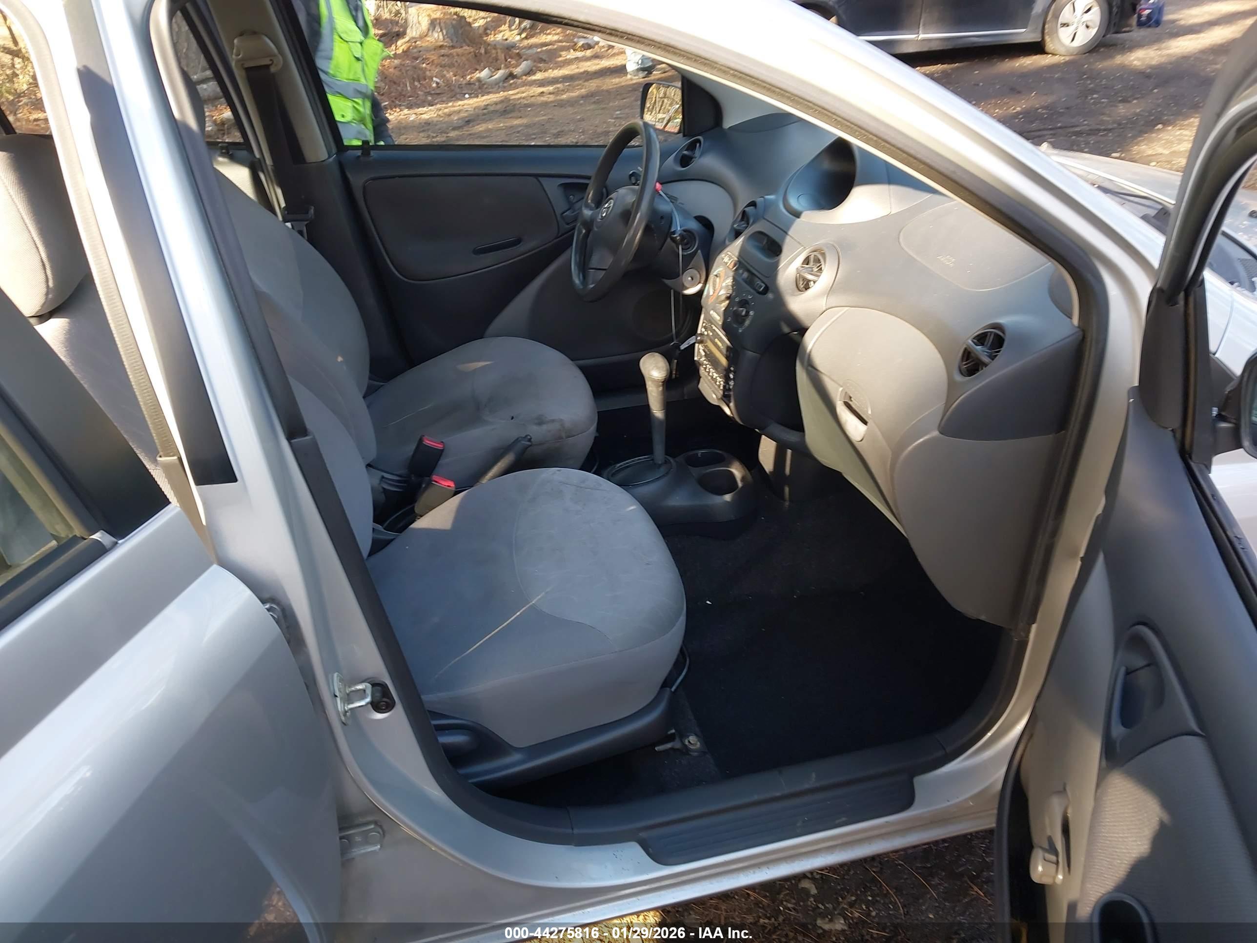 TOYOTA ECHO image 5