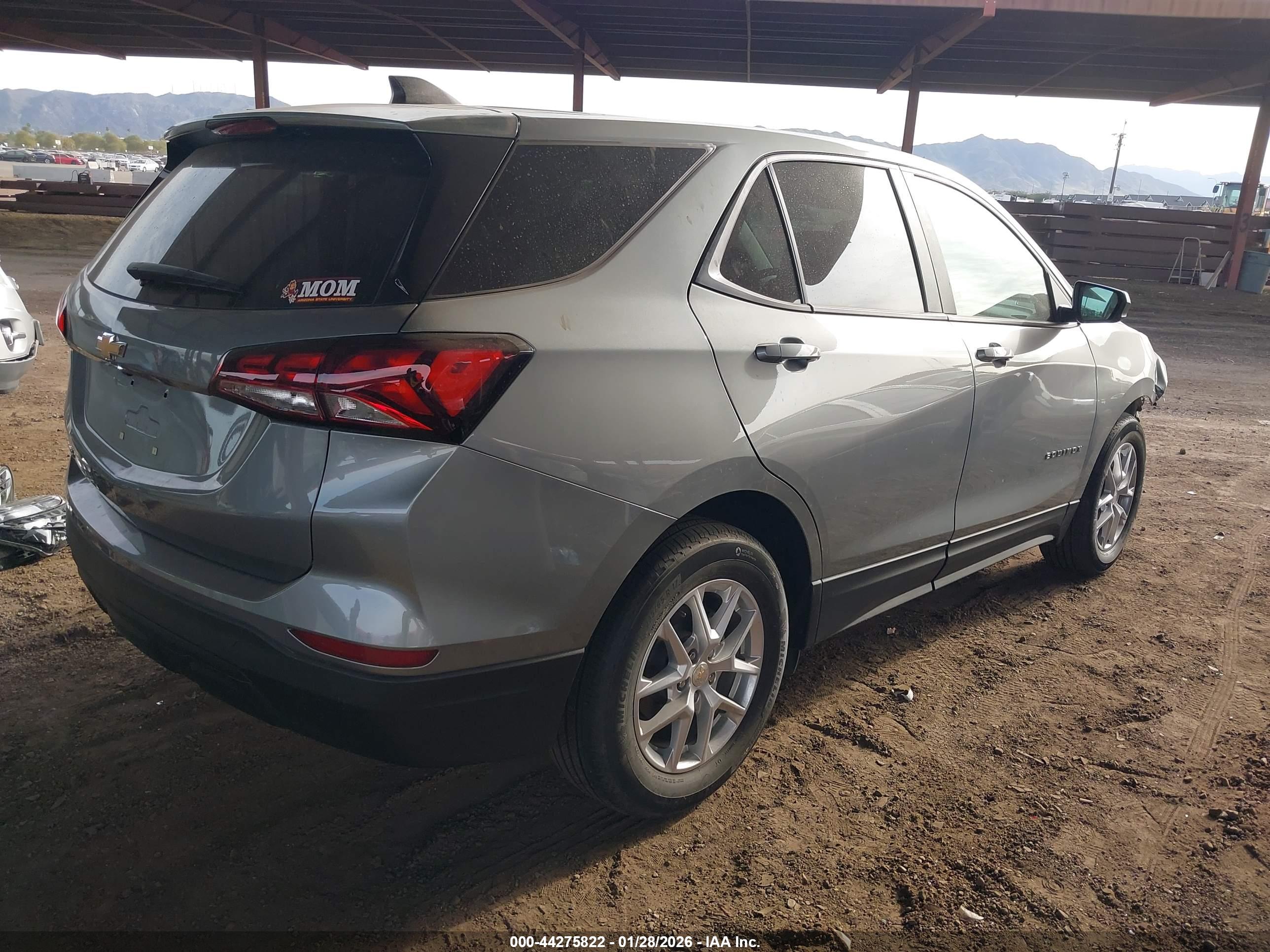 CHEVROLET EQUINOX image 4