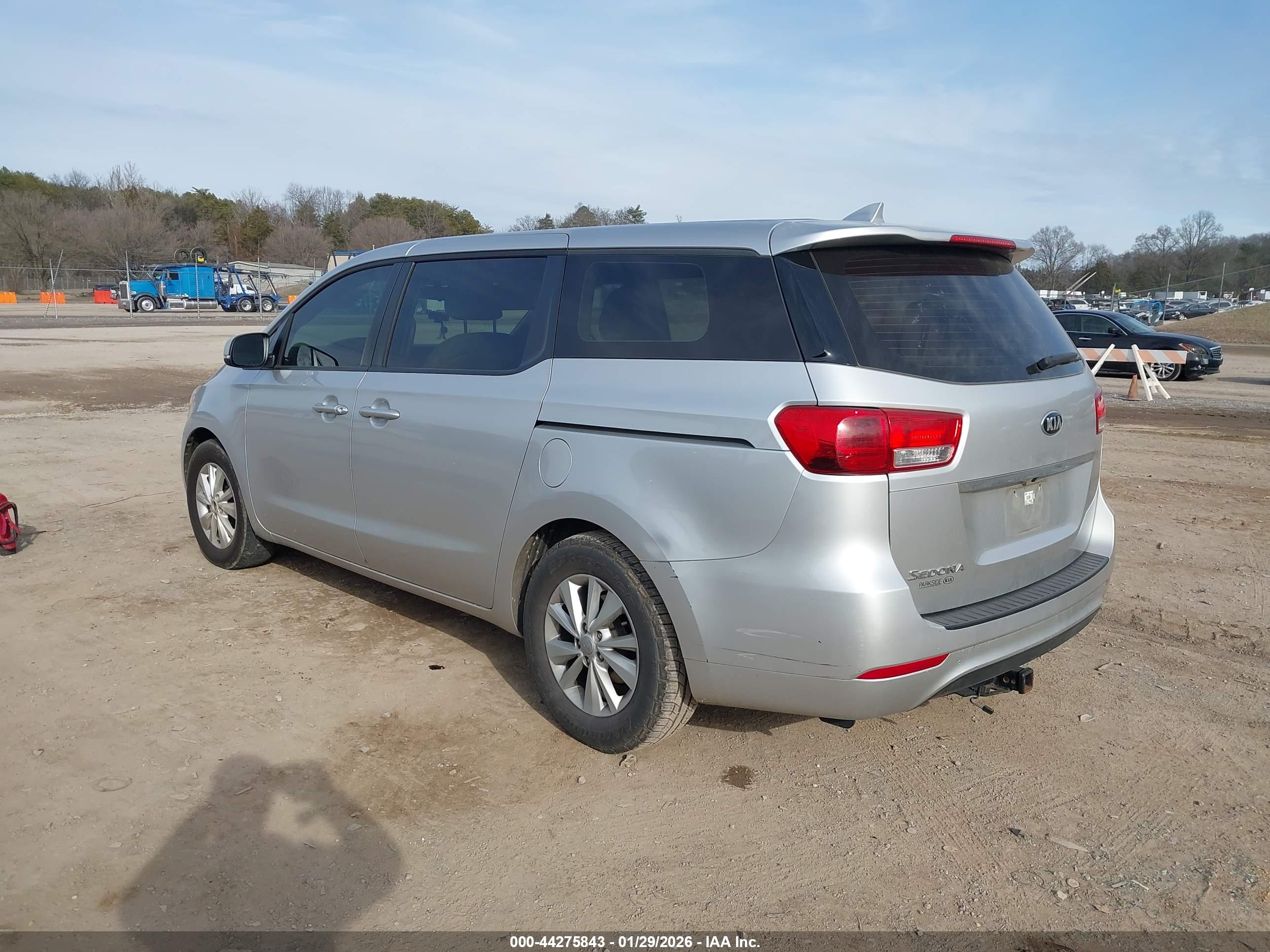 KIA SEDONA image 3