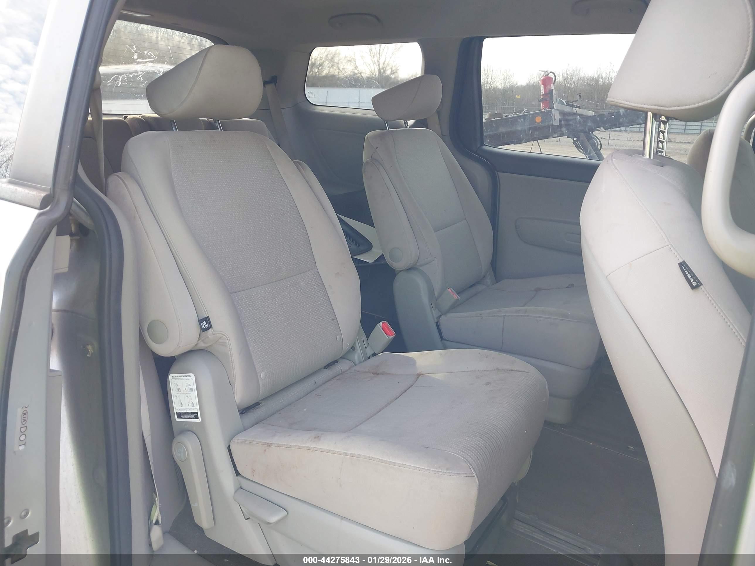 KIA SEDONA image 8