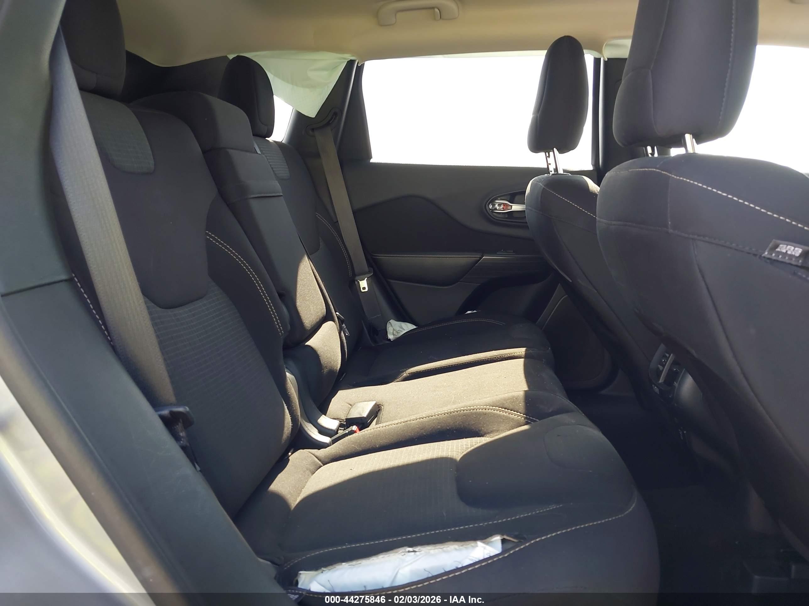 JEEP CHEROKEE image 8