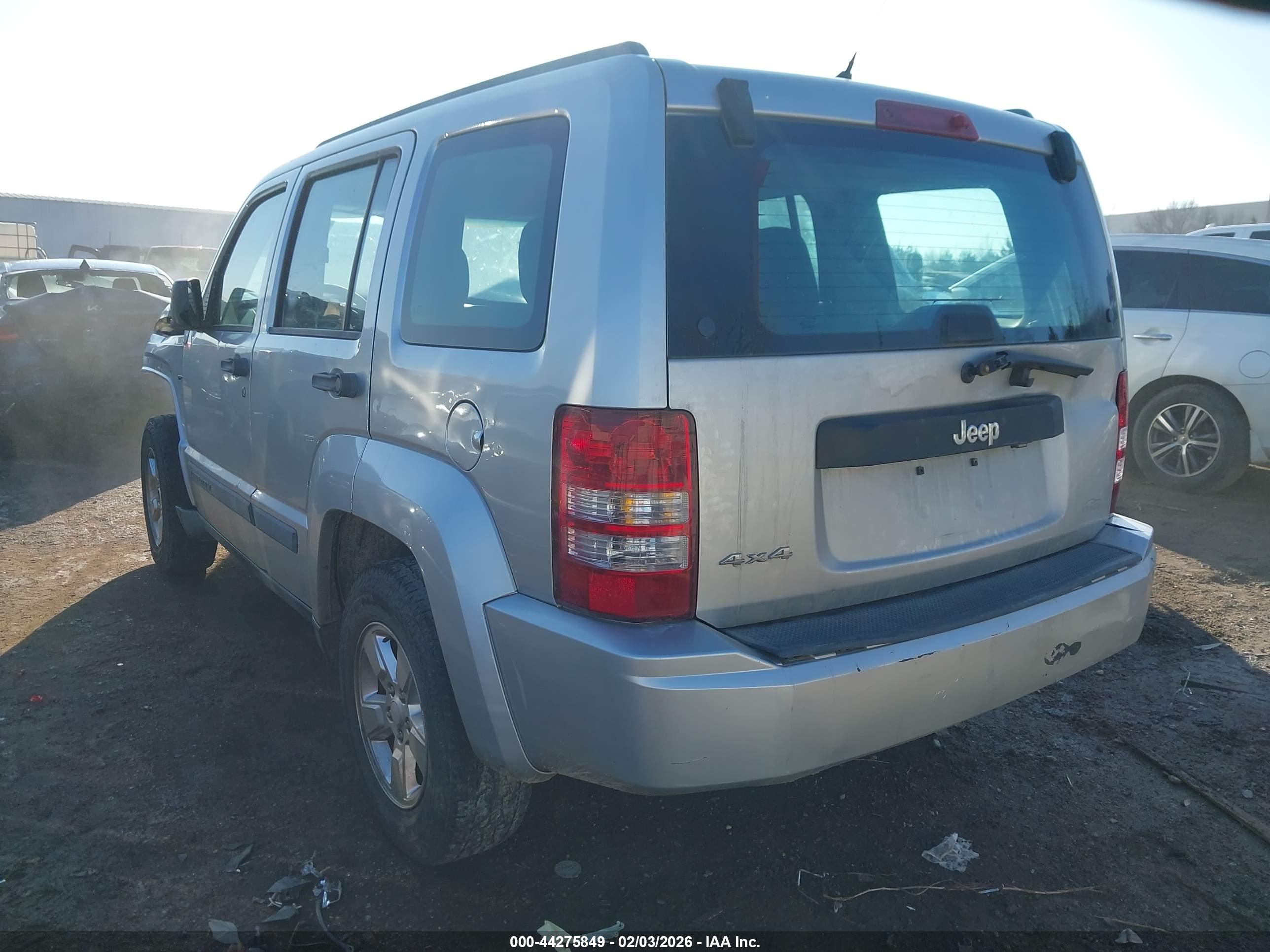 JEEP LIBERTY image 3