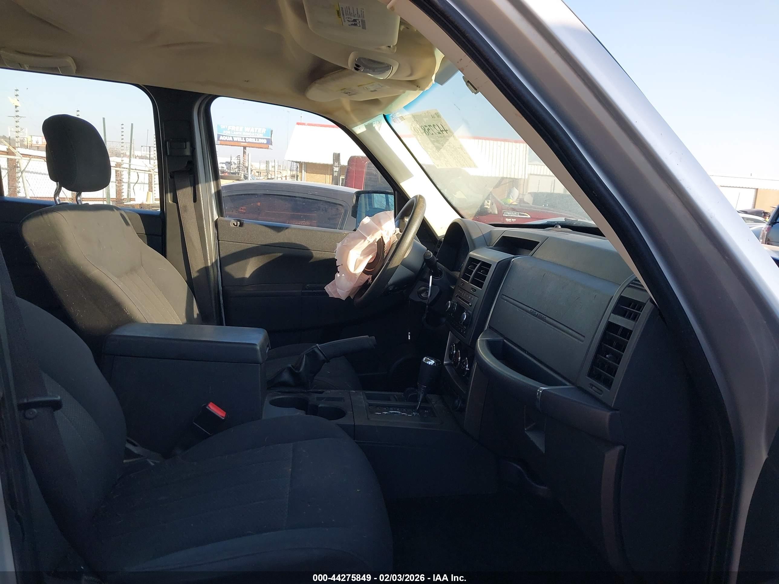 JEEP LIBERTY image 5
