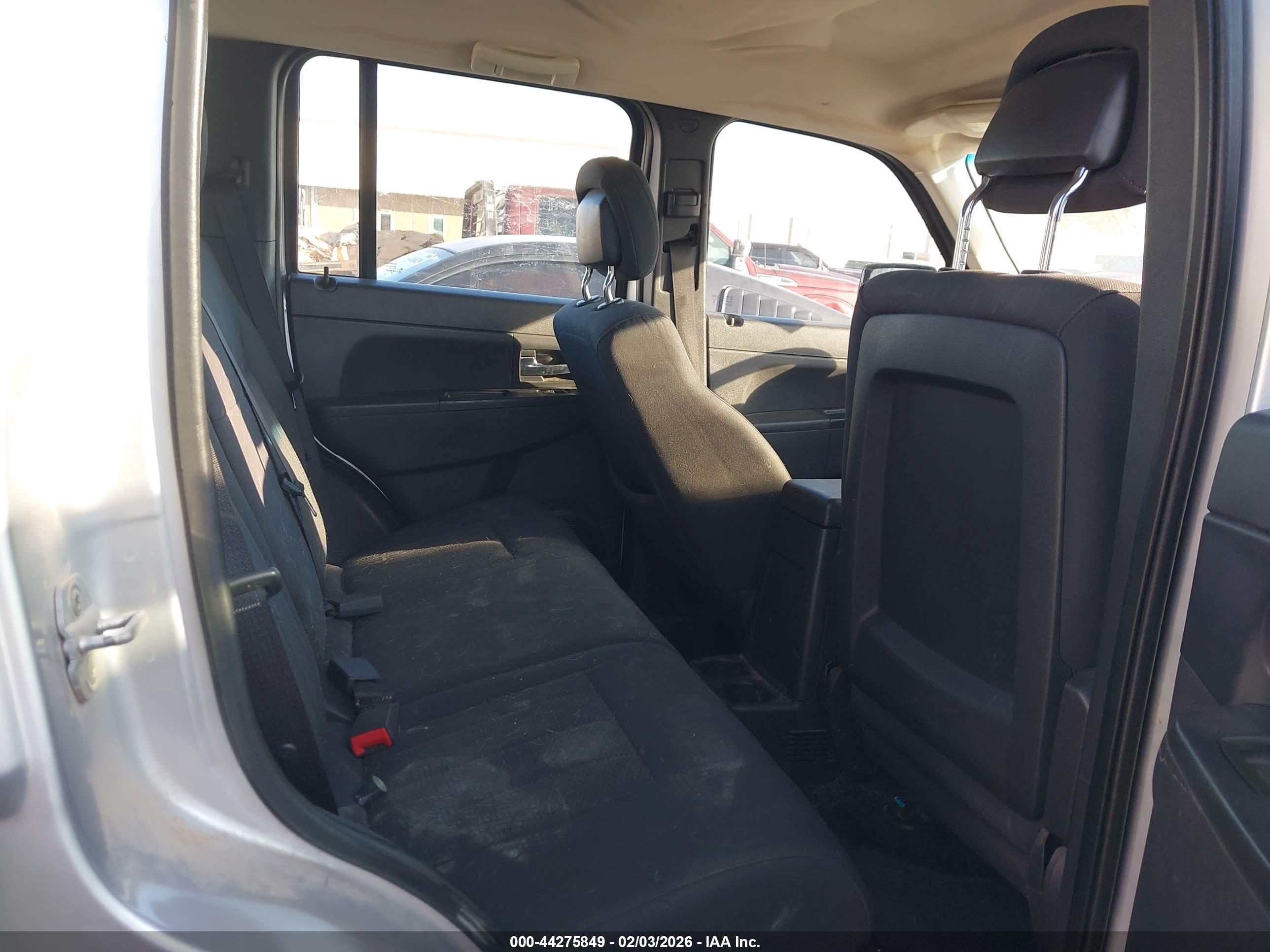 JEEP LIBERTY image 8