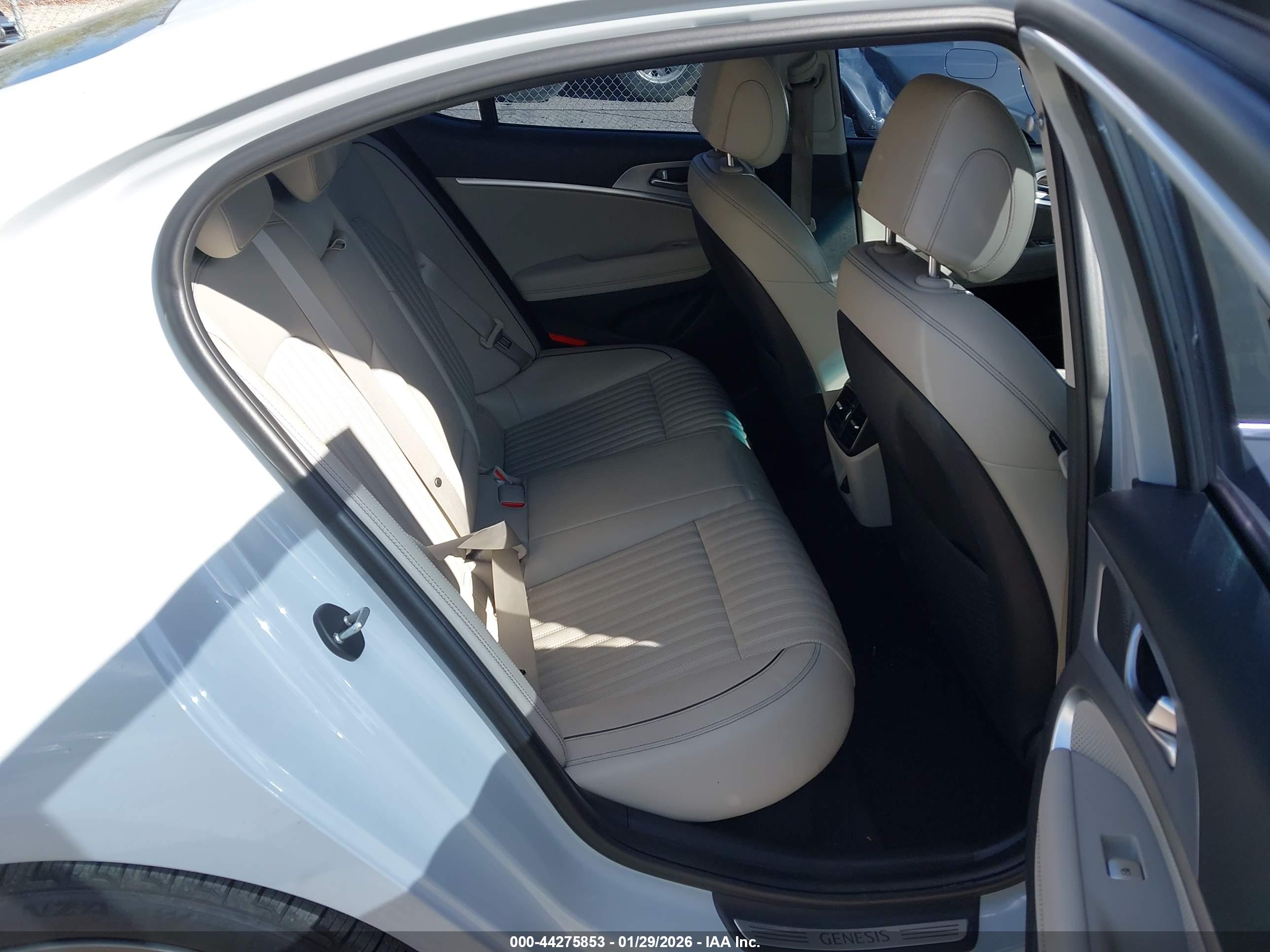 GENESIS G70 image 8