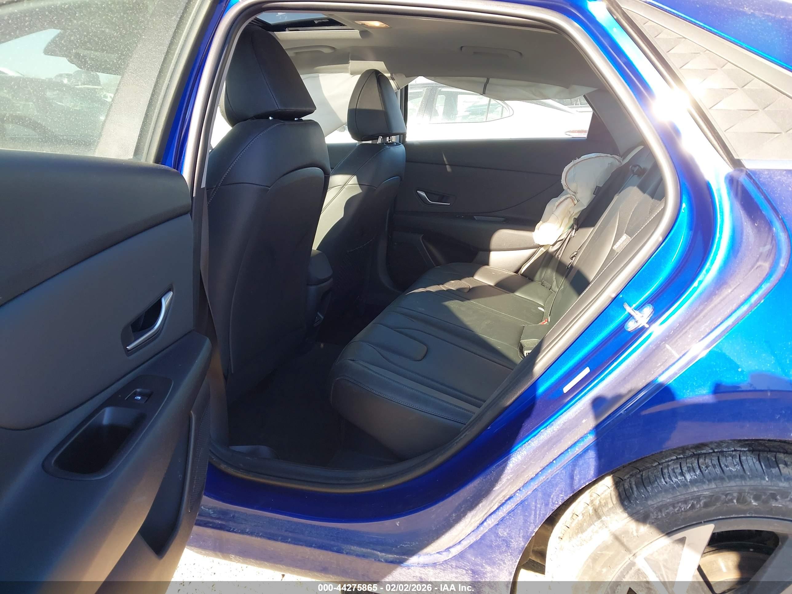 HYUNDAI ELANTRA image 8