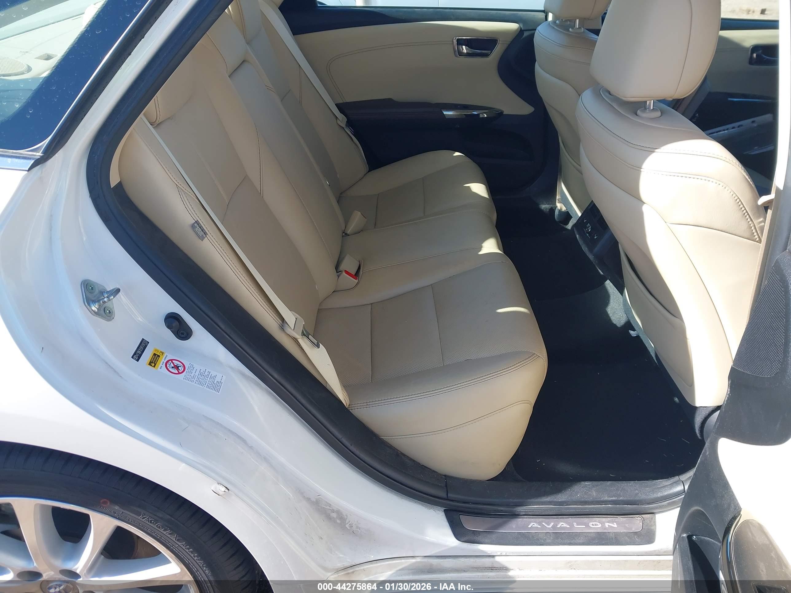 TOYOTA AVALON image 8