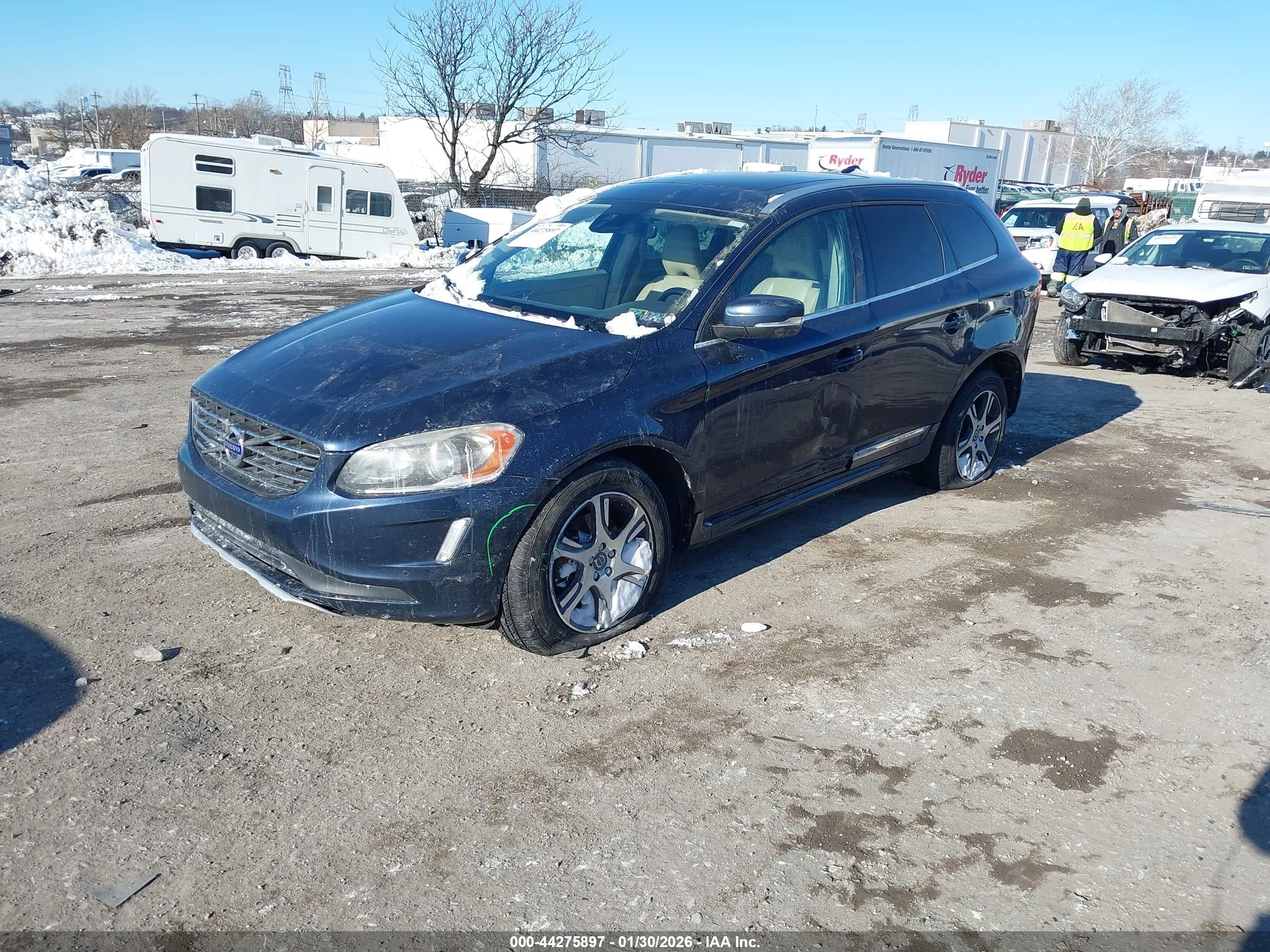 VOLVO XC60 image 2