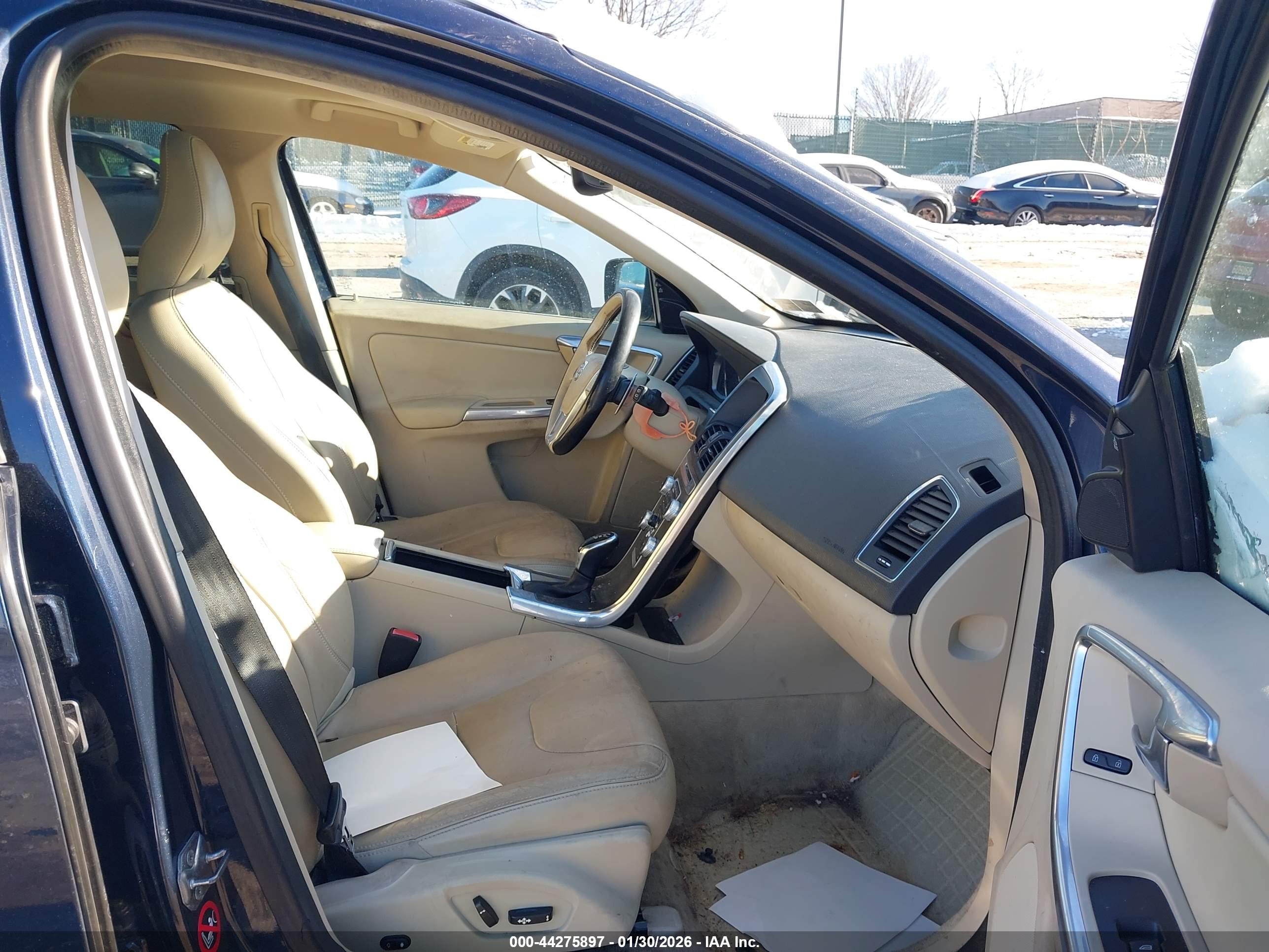 VOLVO XC60 image 5