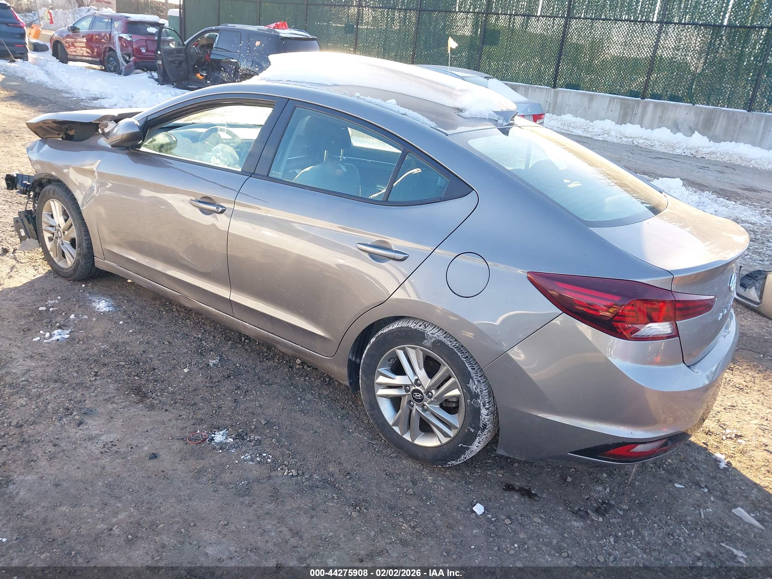 HYUNDAI ELANTRA image 3
