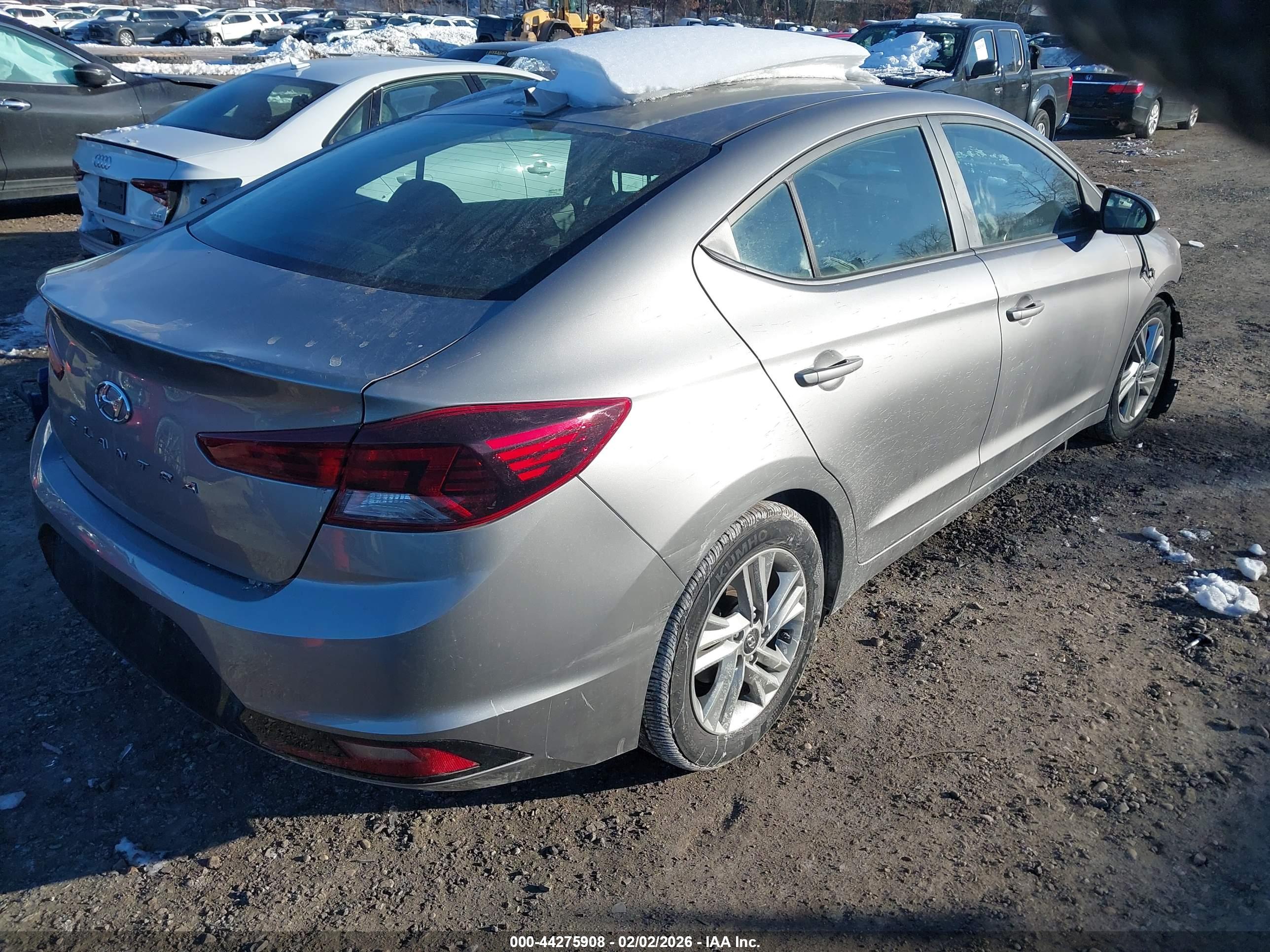 HYUNDAI ELANTRA image 4