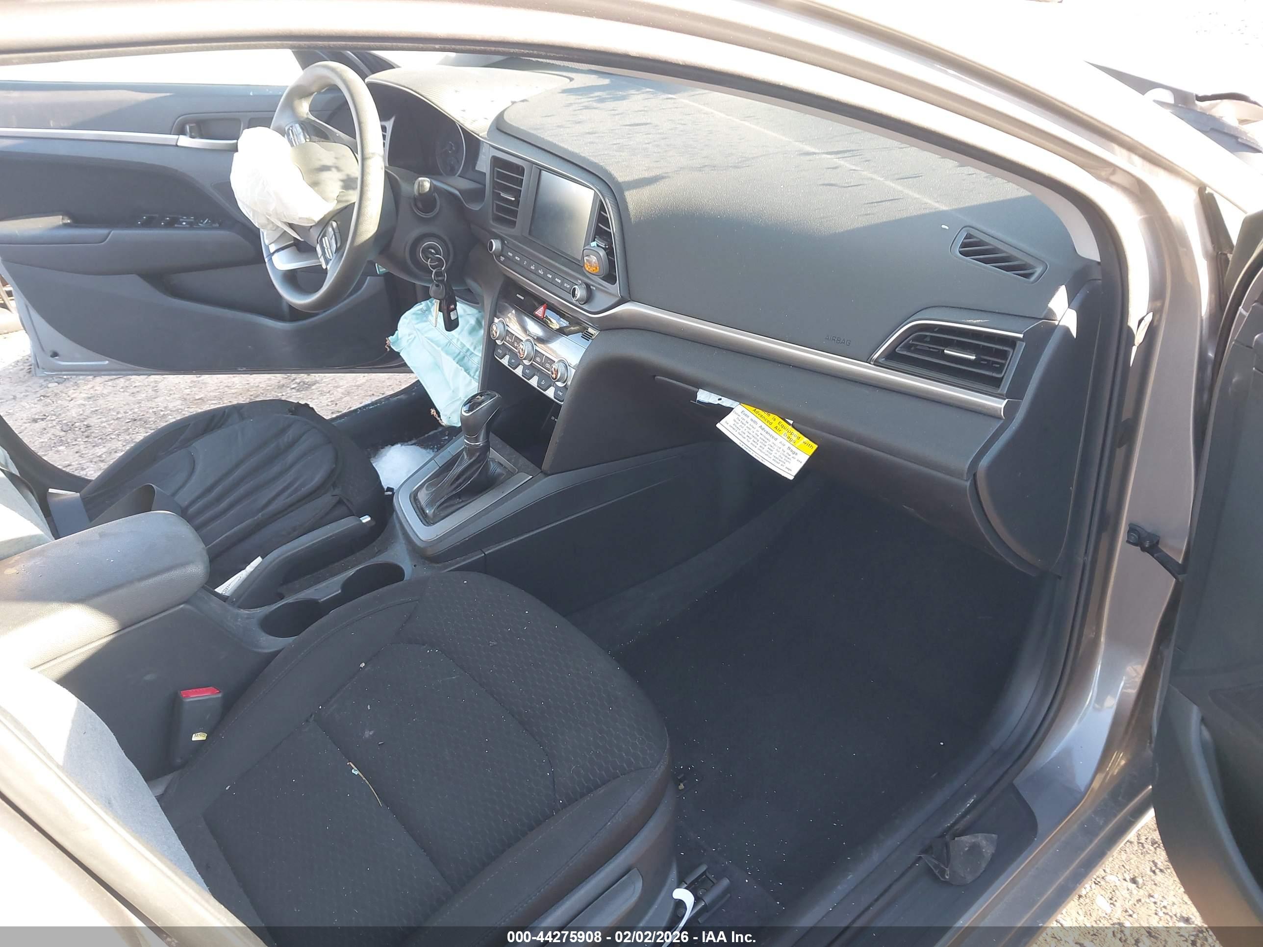 HYUNDAI ELANTRA image 5
