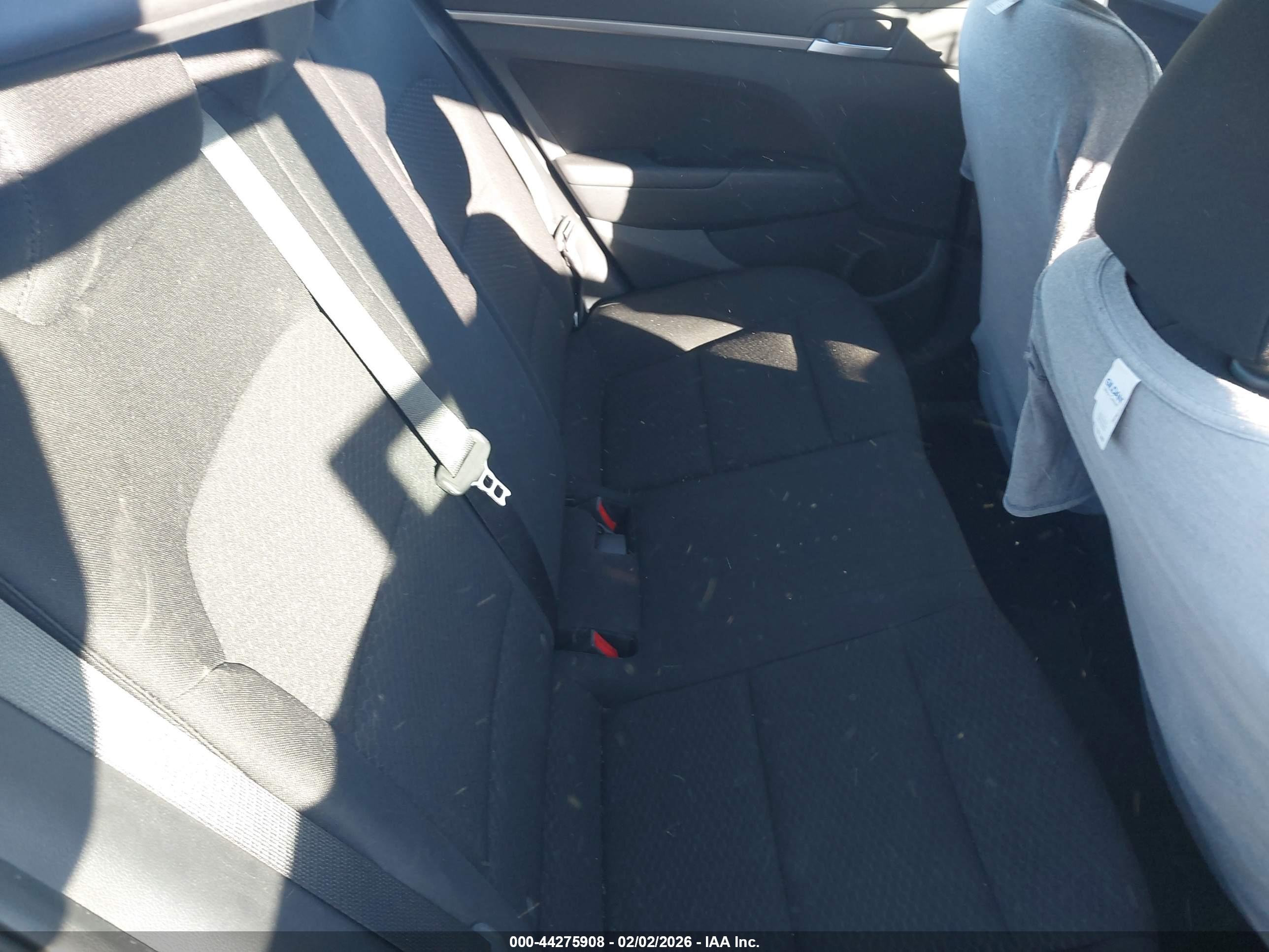 HYUNDAI ELANTRA image 8
