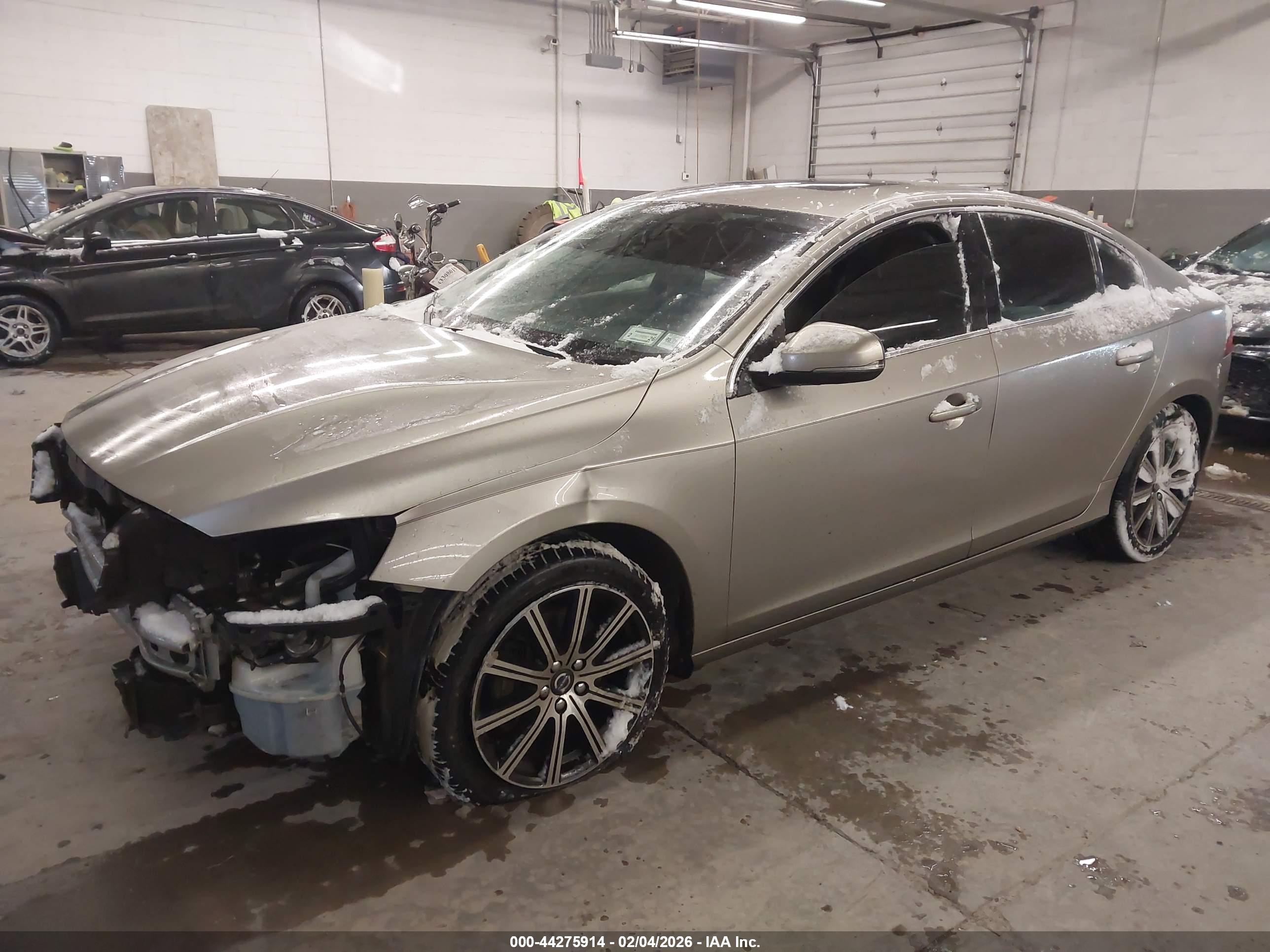 VOLVO S60 image 2