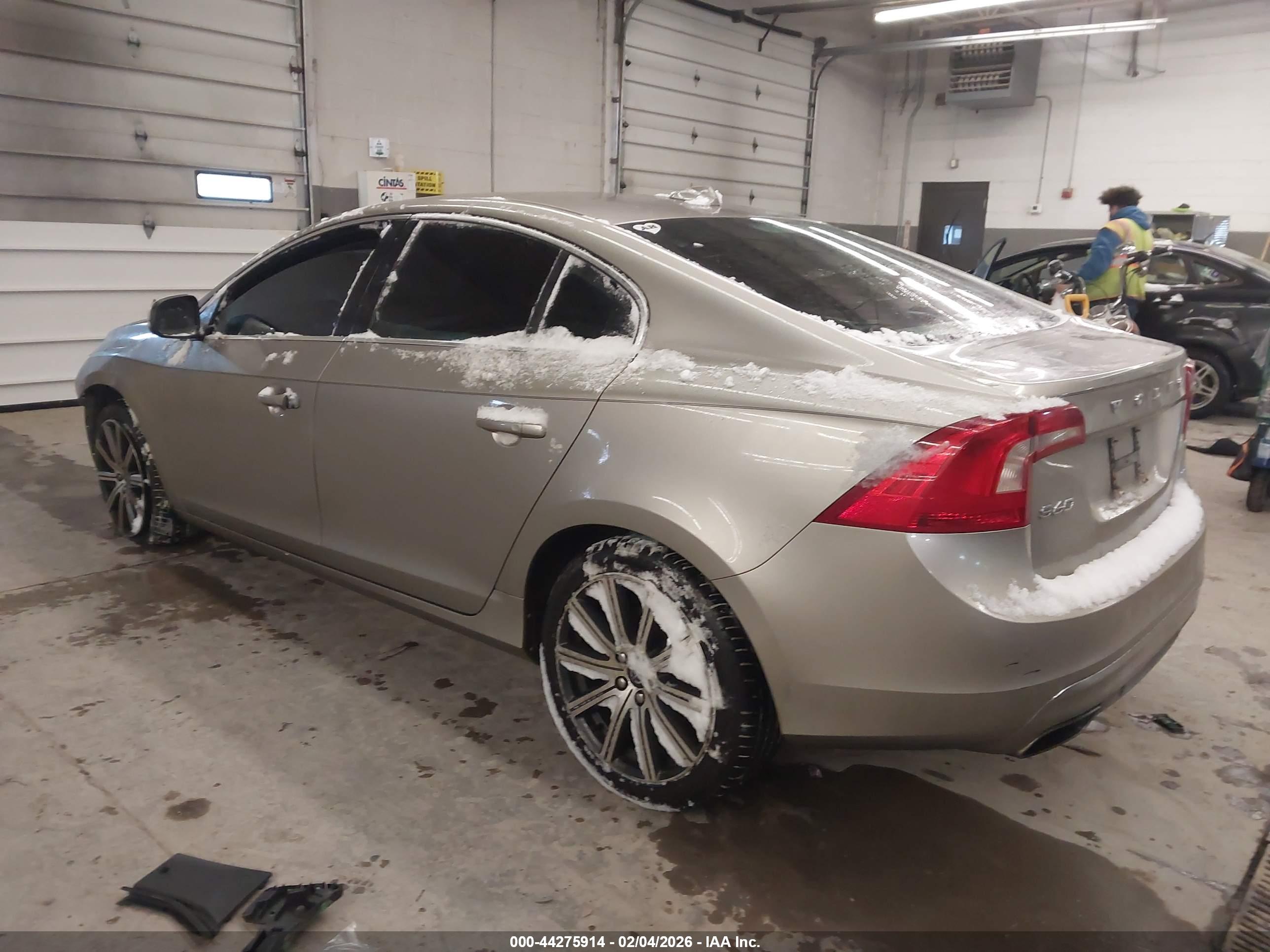 VOLVO S60 image 3