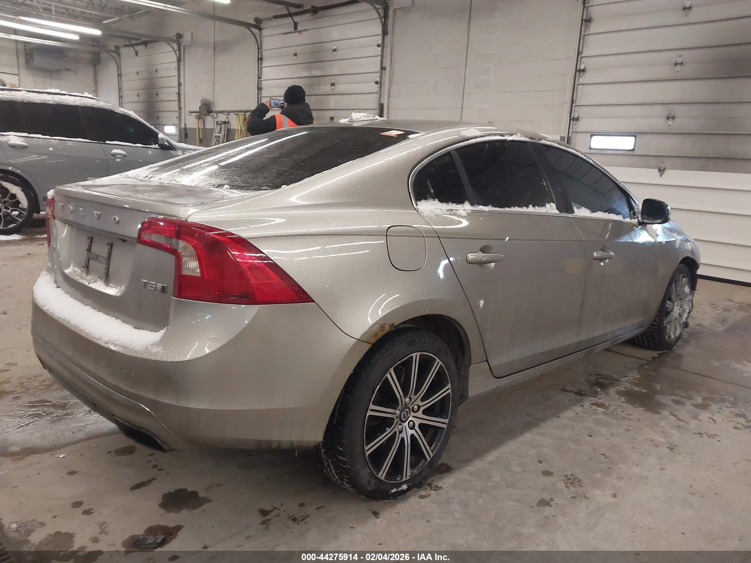 VOLVO S60 image 4