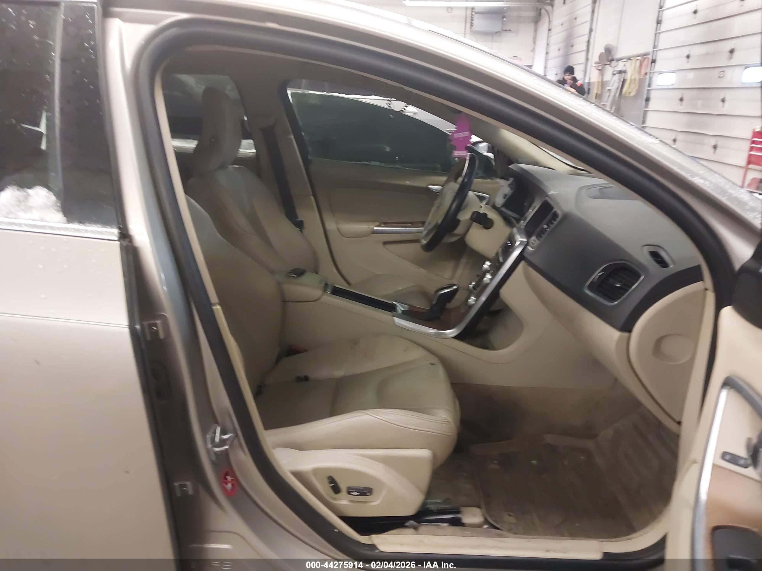 VOLVO S60 image 5