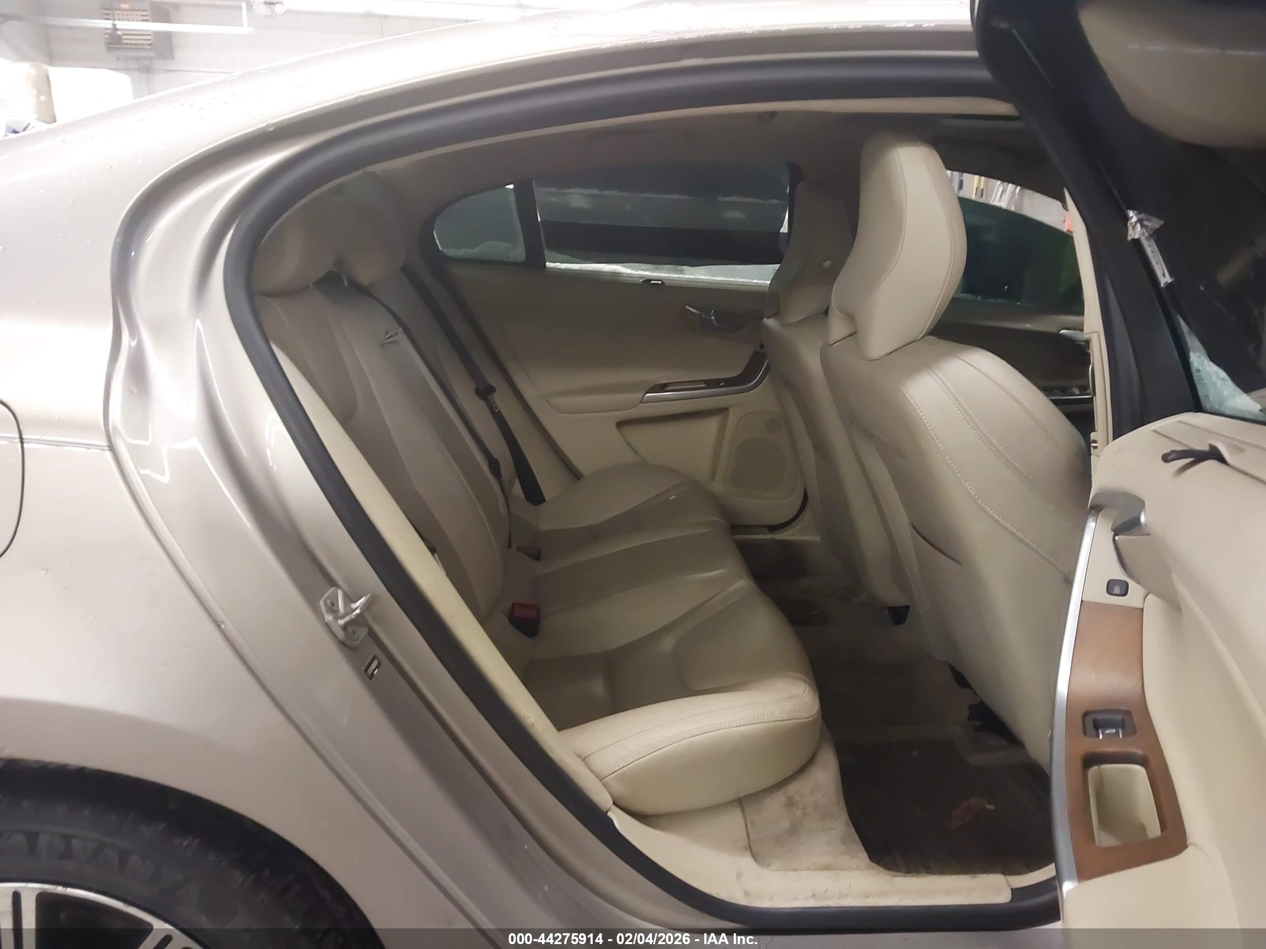 VOLVO S60 image 8