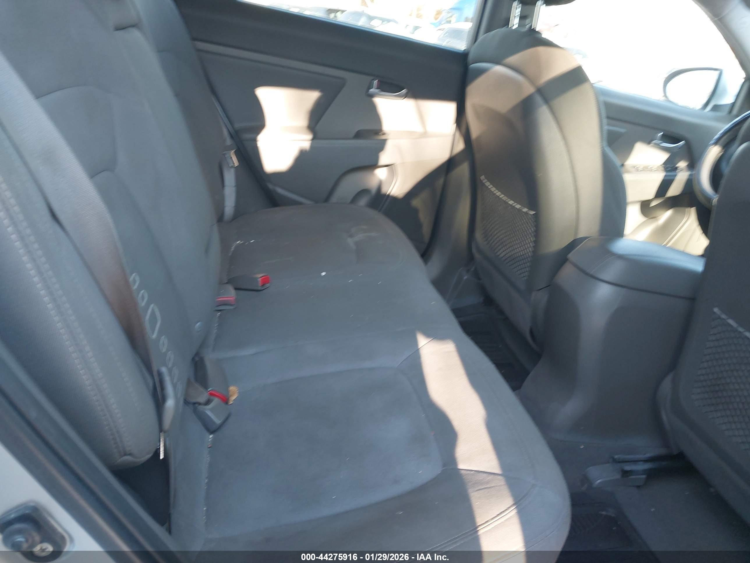 KIA SPORTAGE image 8
