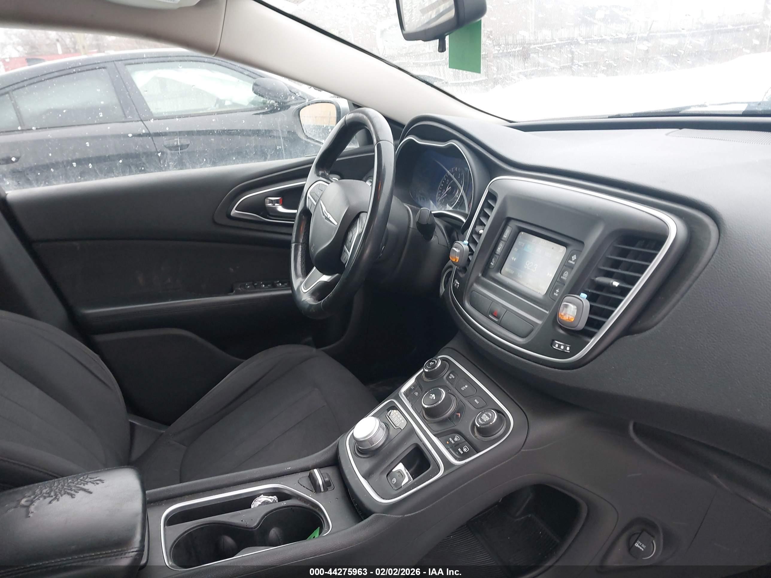 CHRYSLER 200 image 5