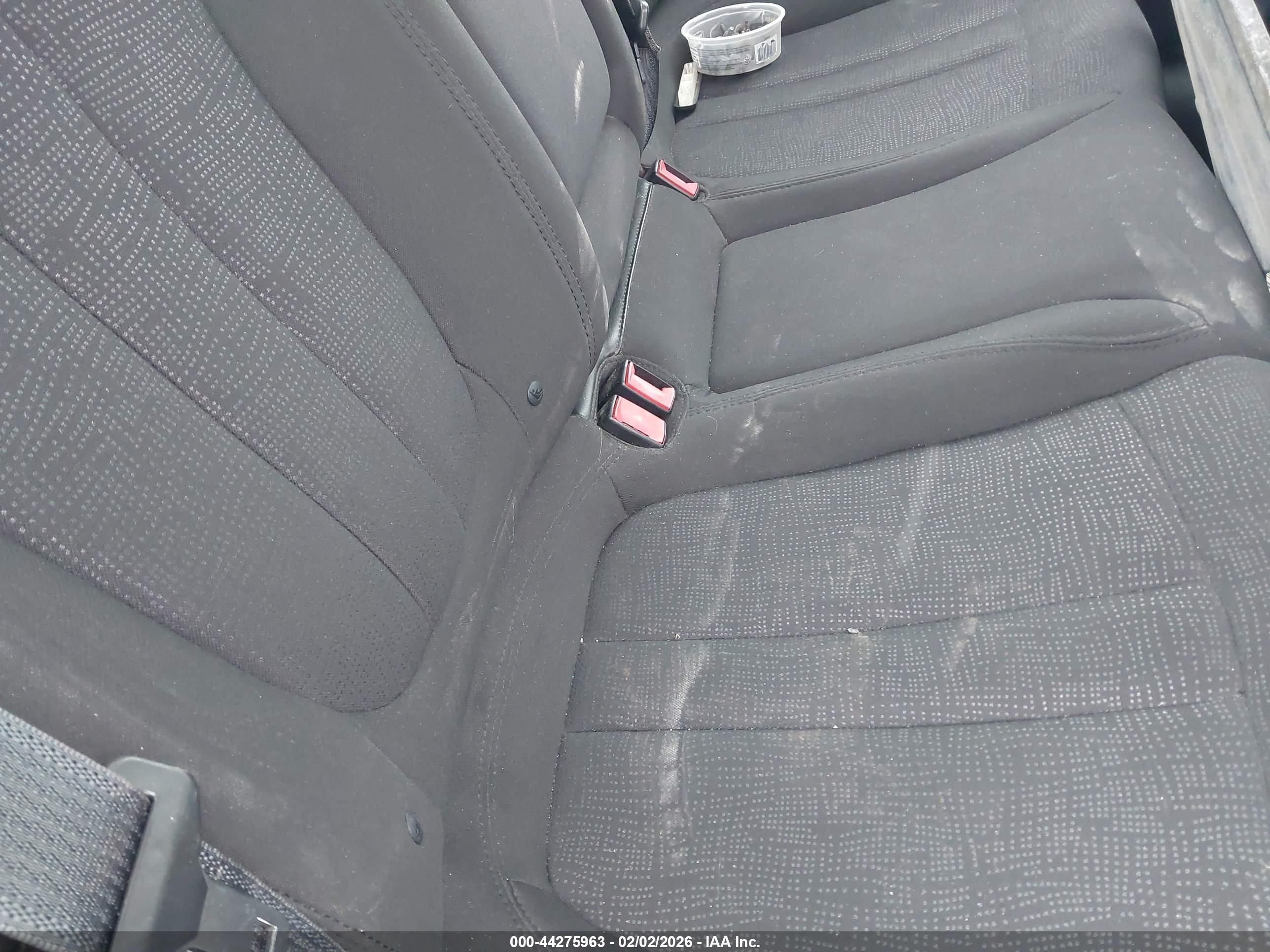 CHRYSLER 200 image 8