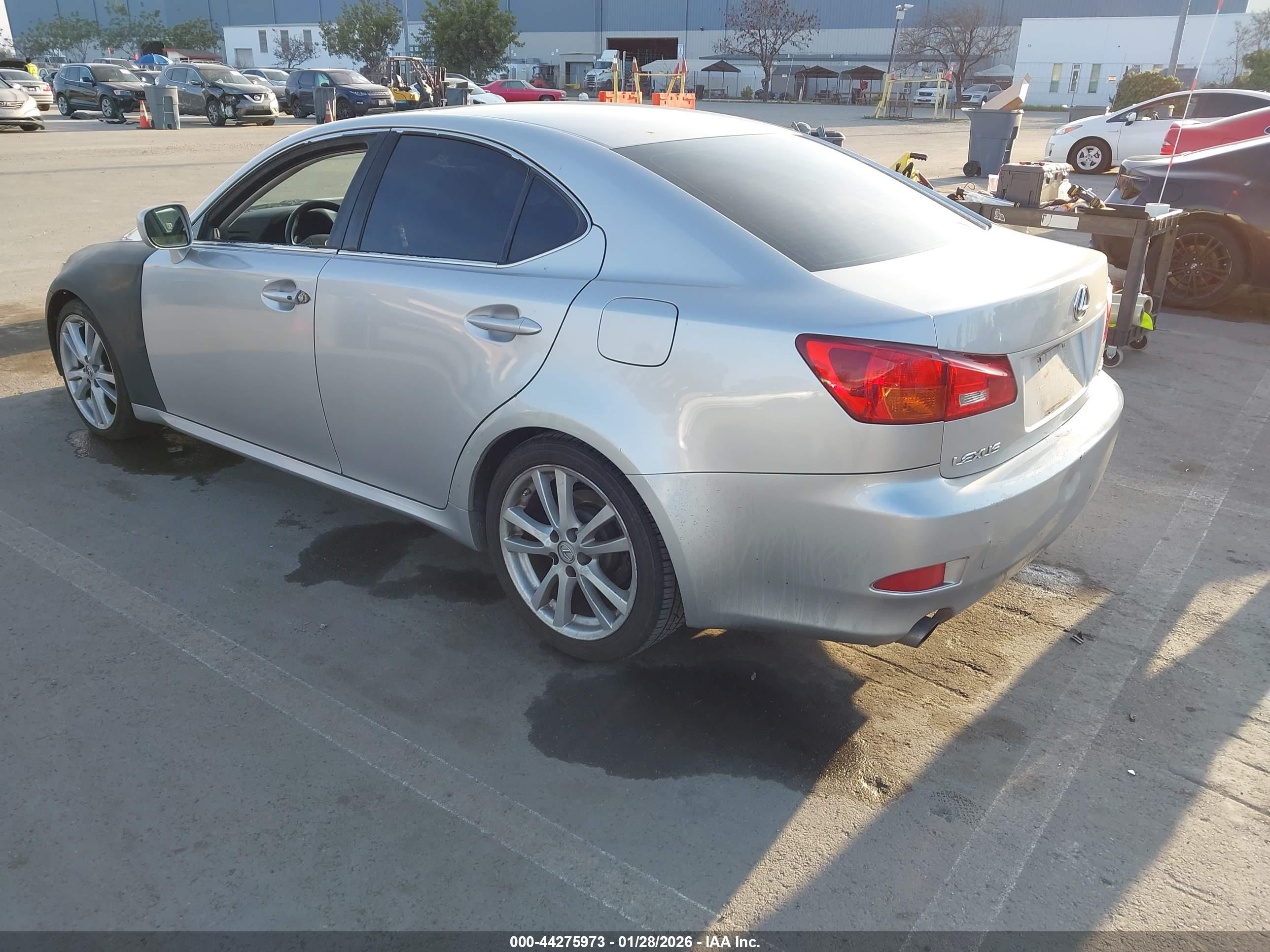 LEXUS IS image 3