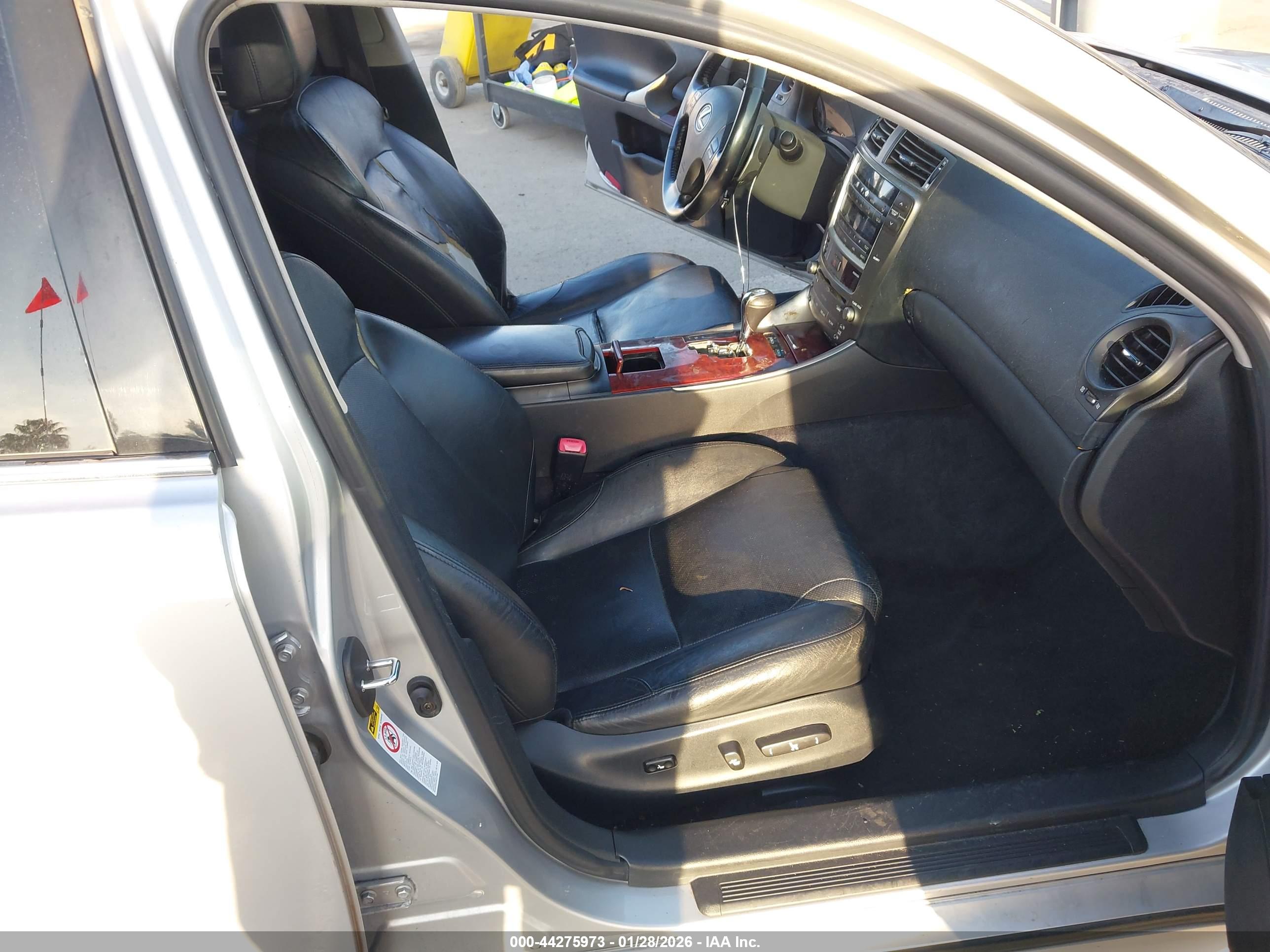 LEXUS IS image 5