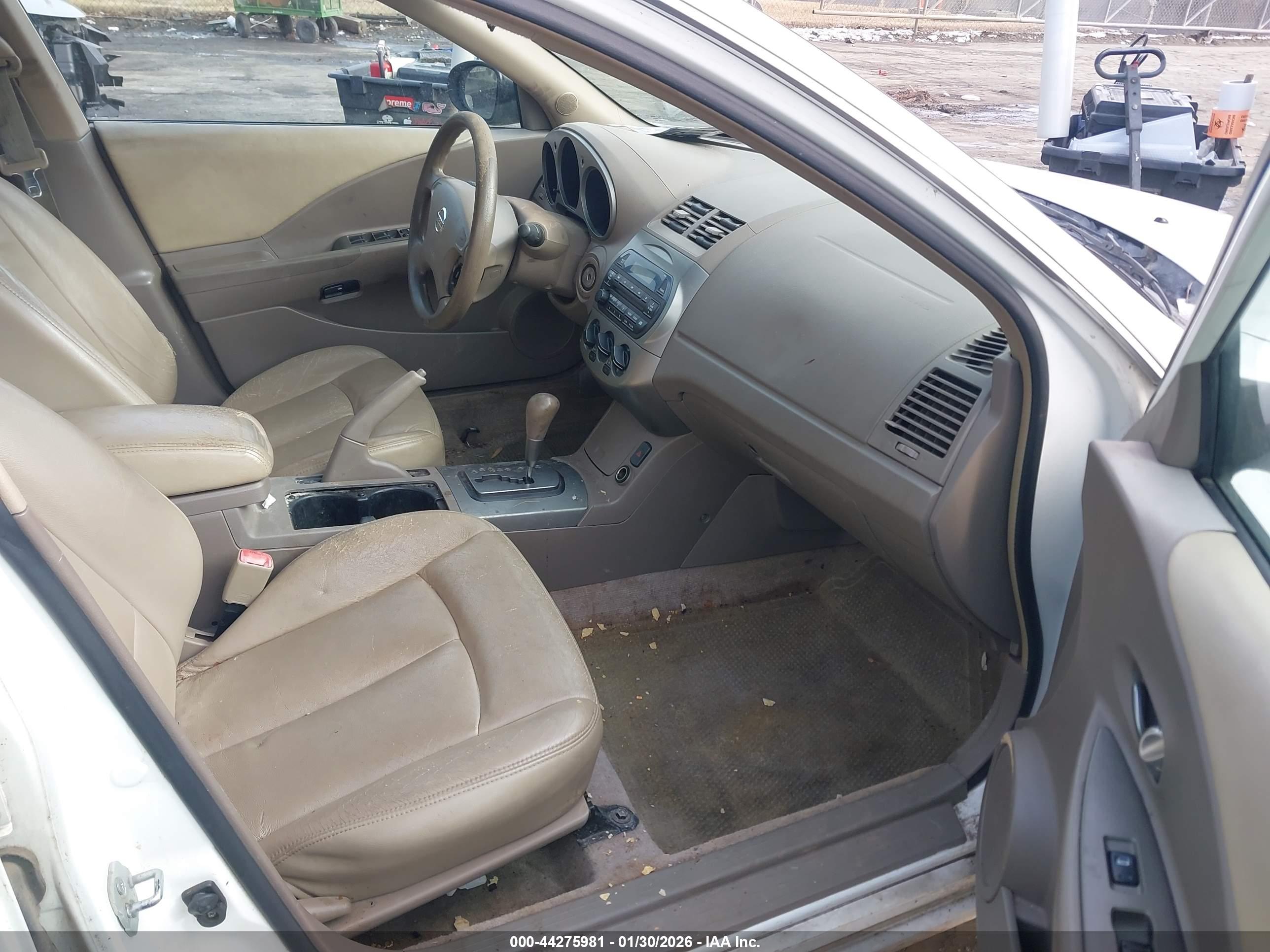 NISSAN ALTIMA image 8