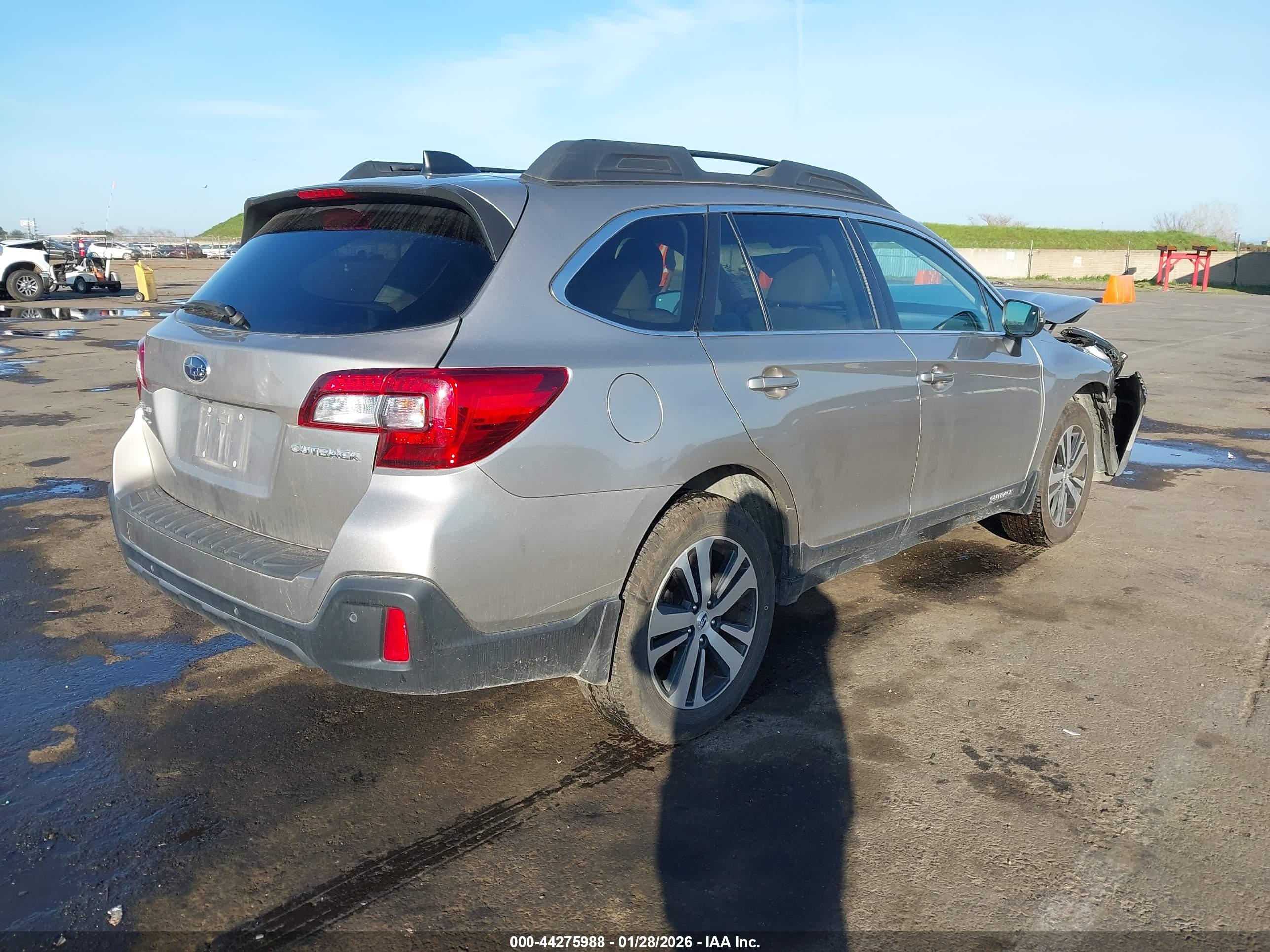 SUBARU OUTBACK image 4
