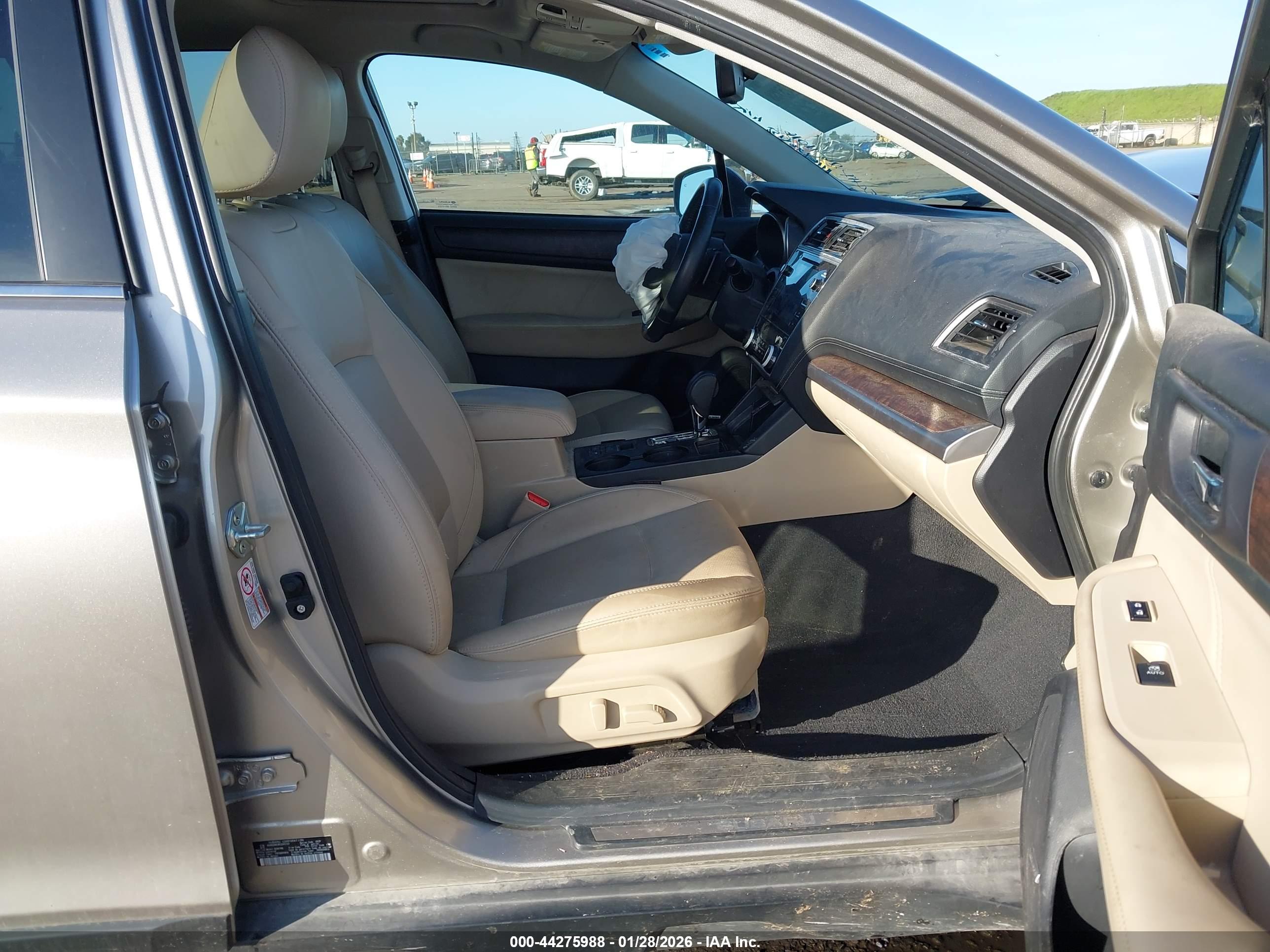 SUBARU OUTBACK image 5