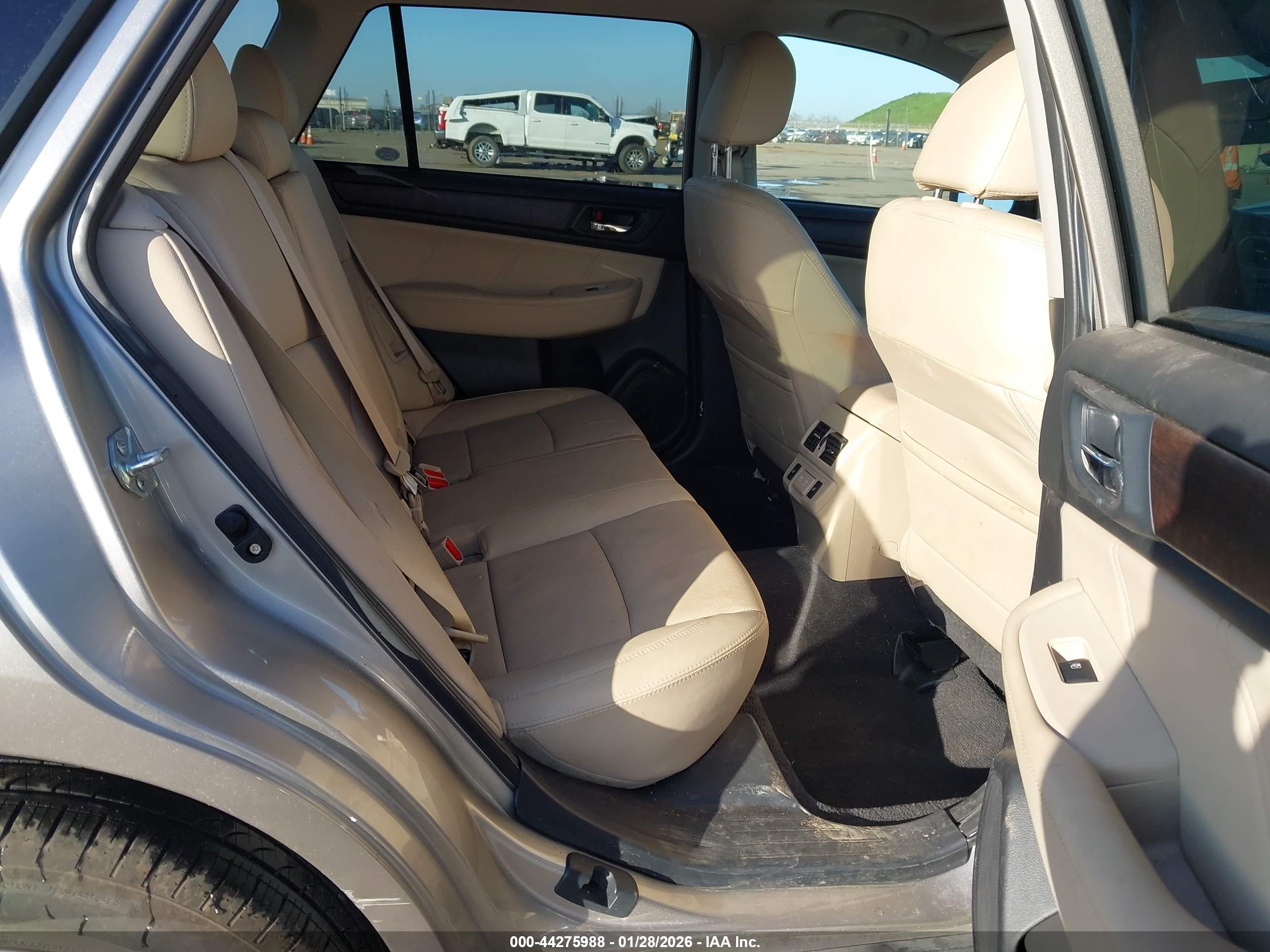 SUBARU OUTBACK image 8
