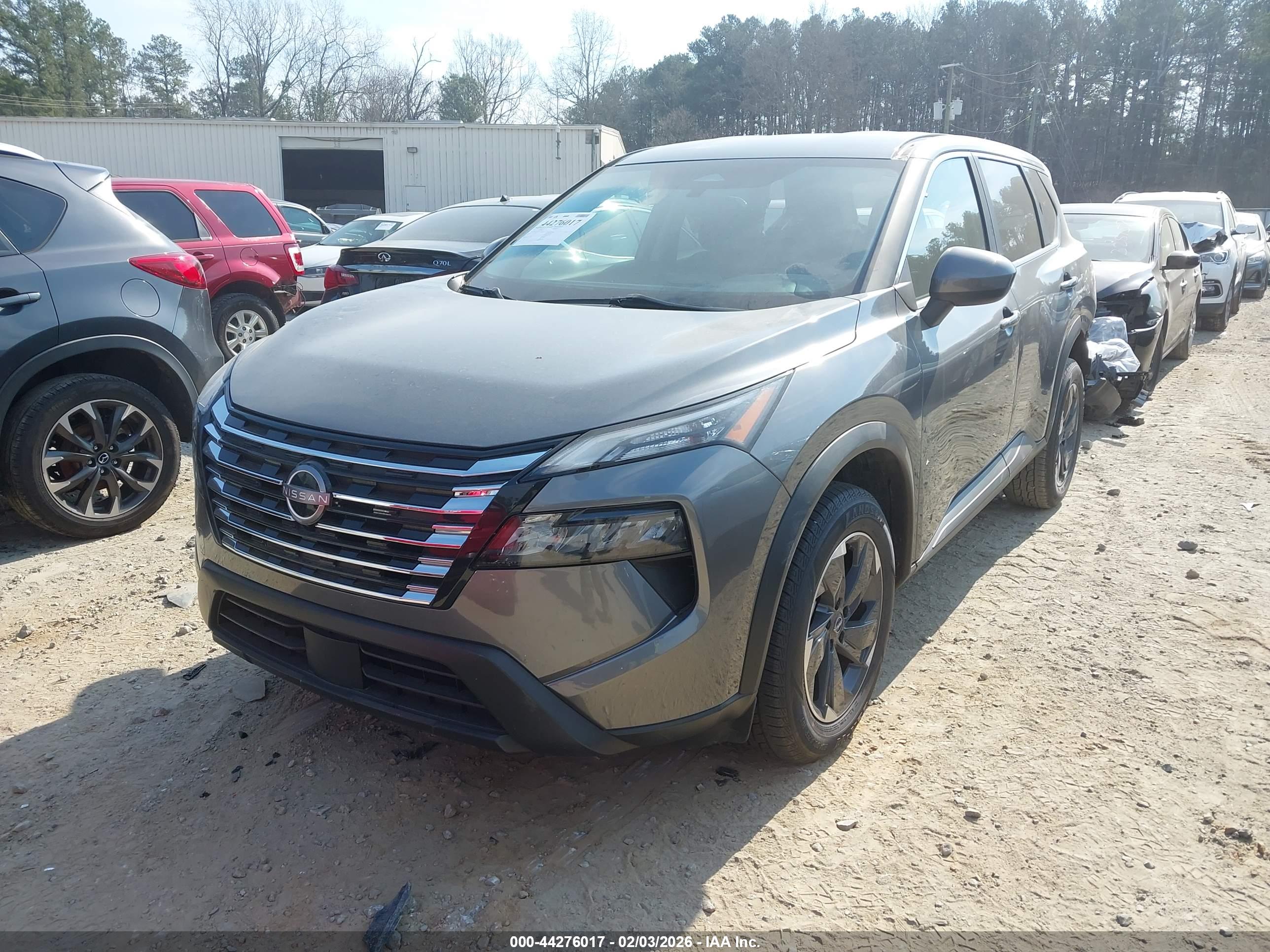 NISSAN ROGUE image 2