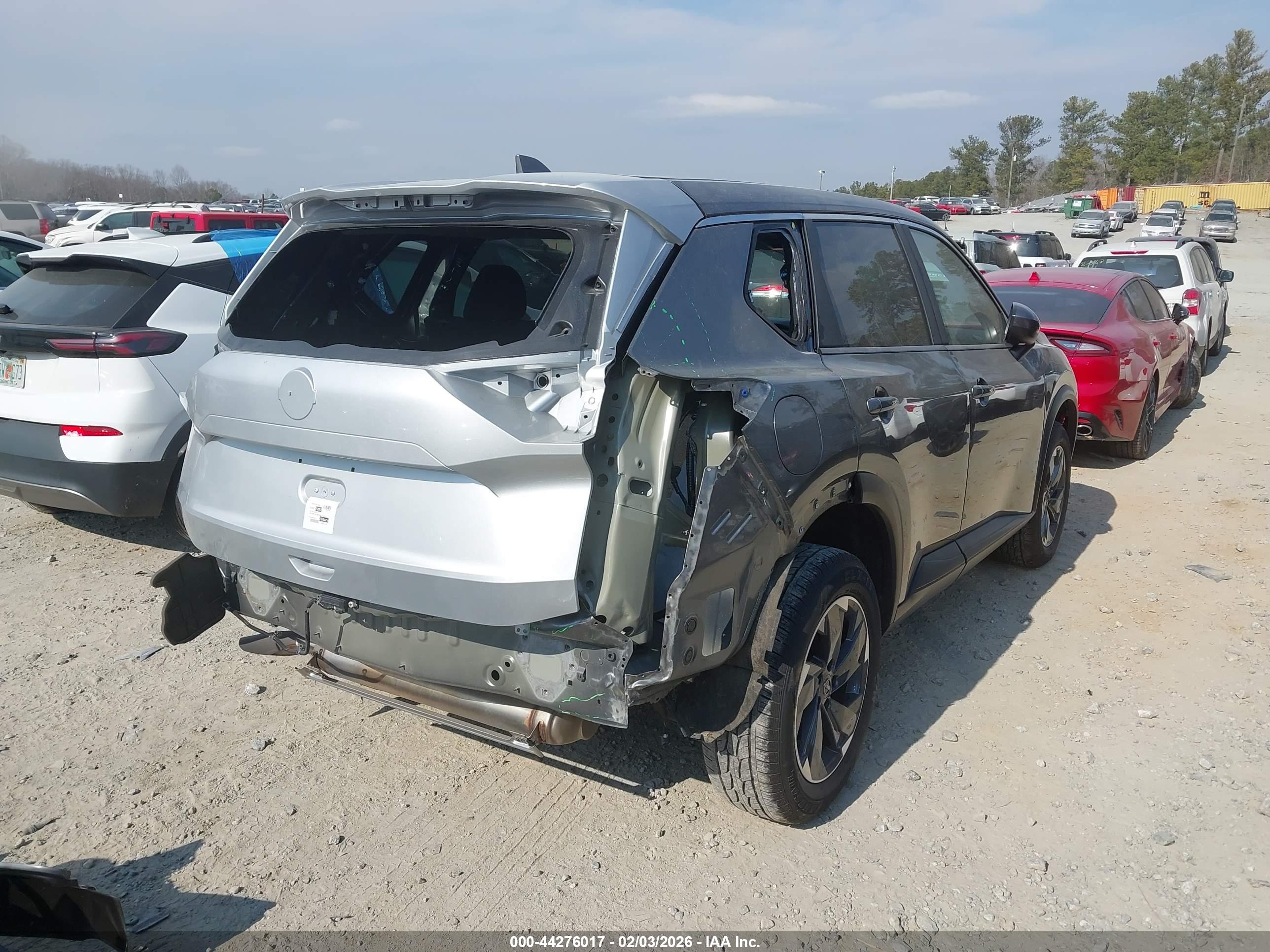 NISSAN ROGUE image 4