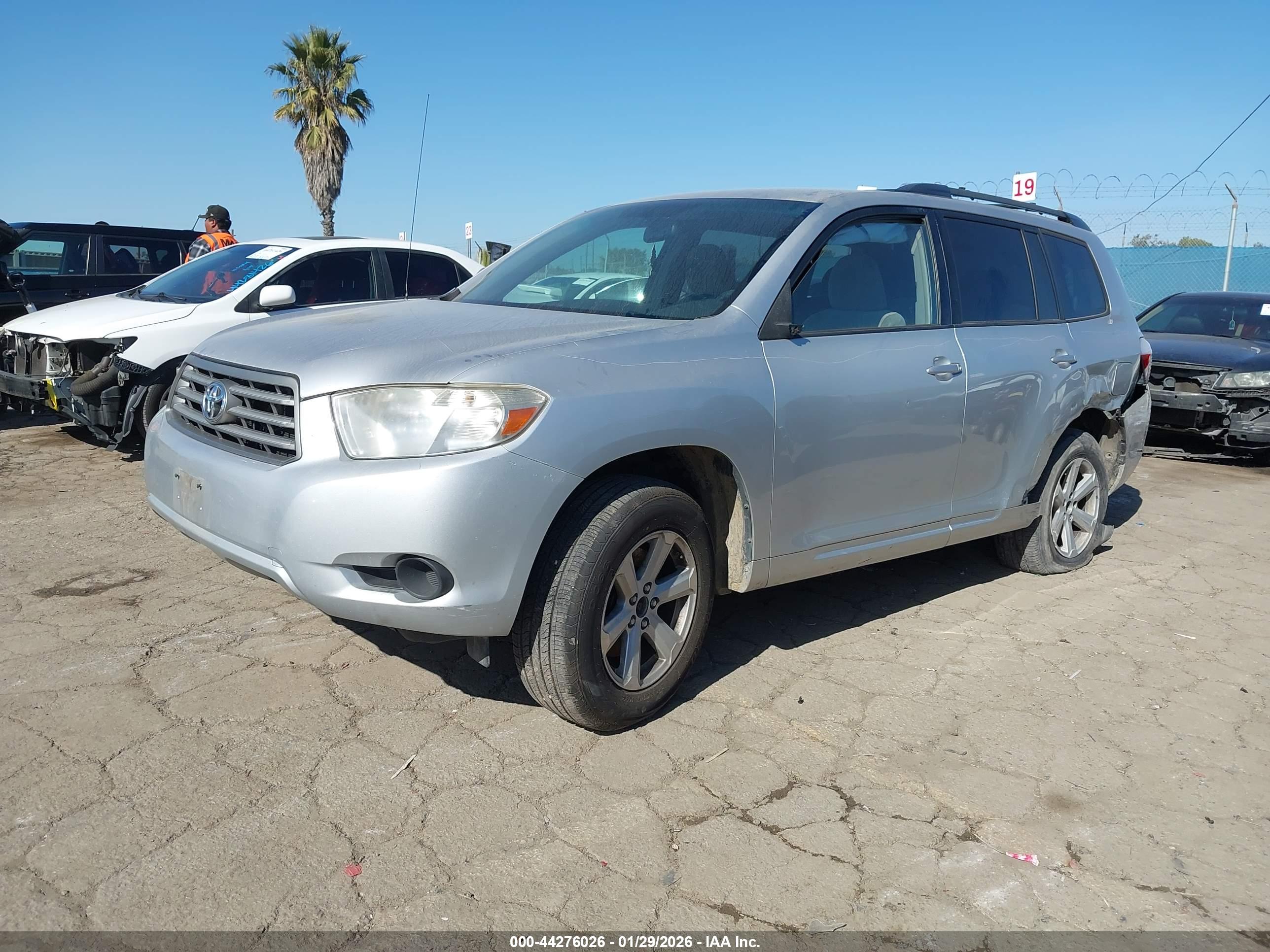 TOYOTA HIGHLANDER image 2