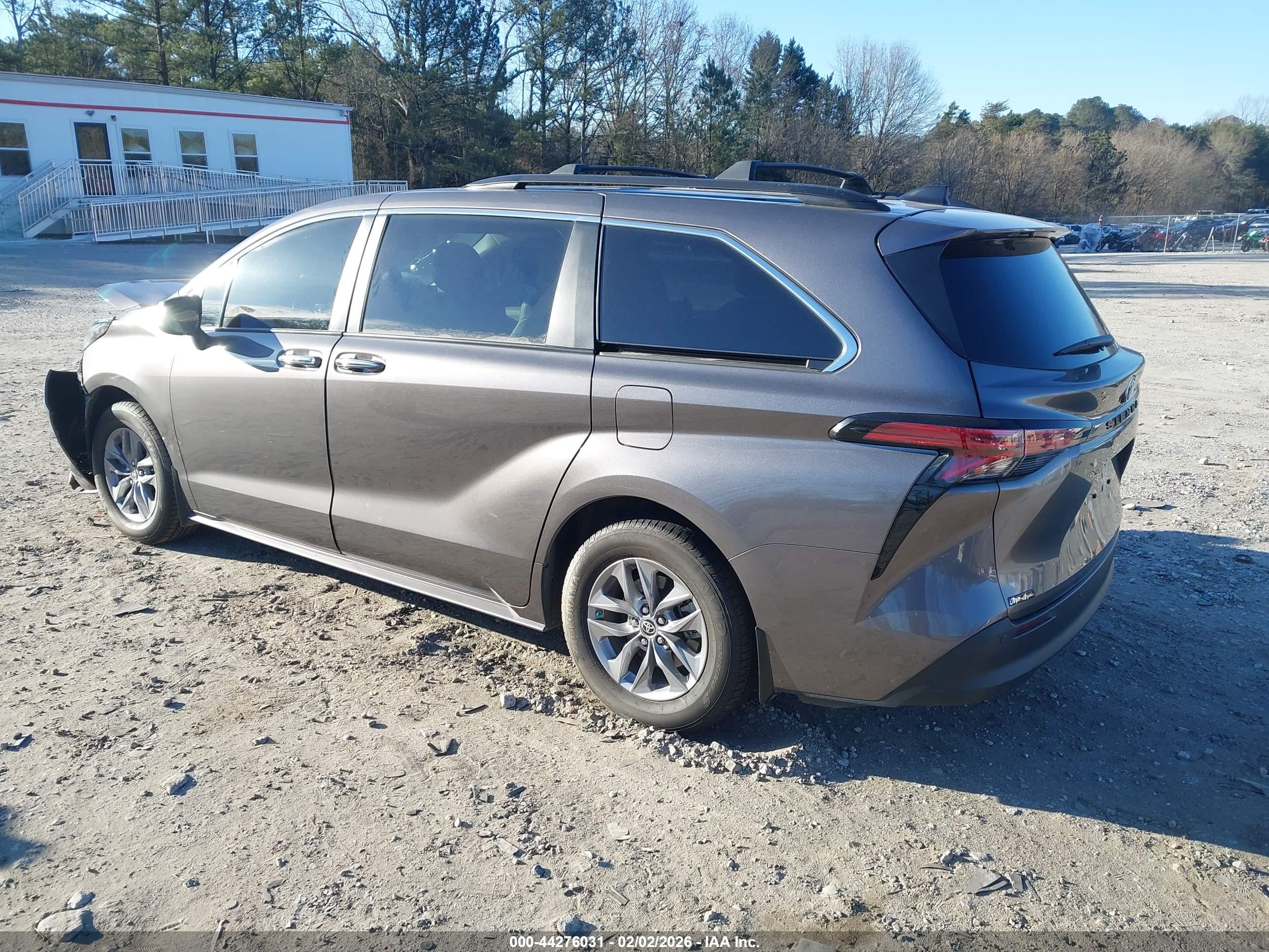 TOYOTA SIENNA image 3