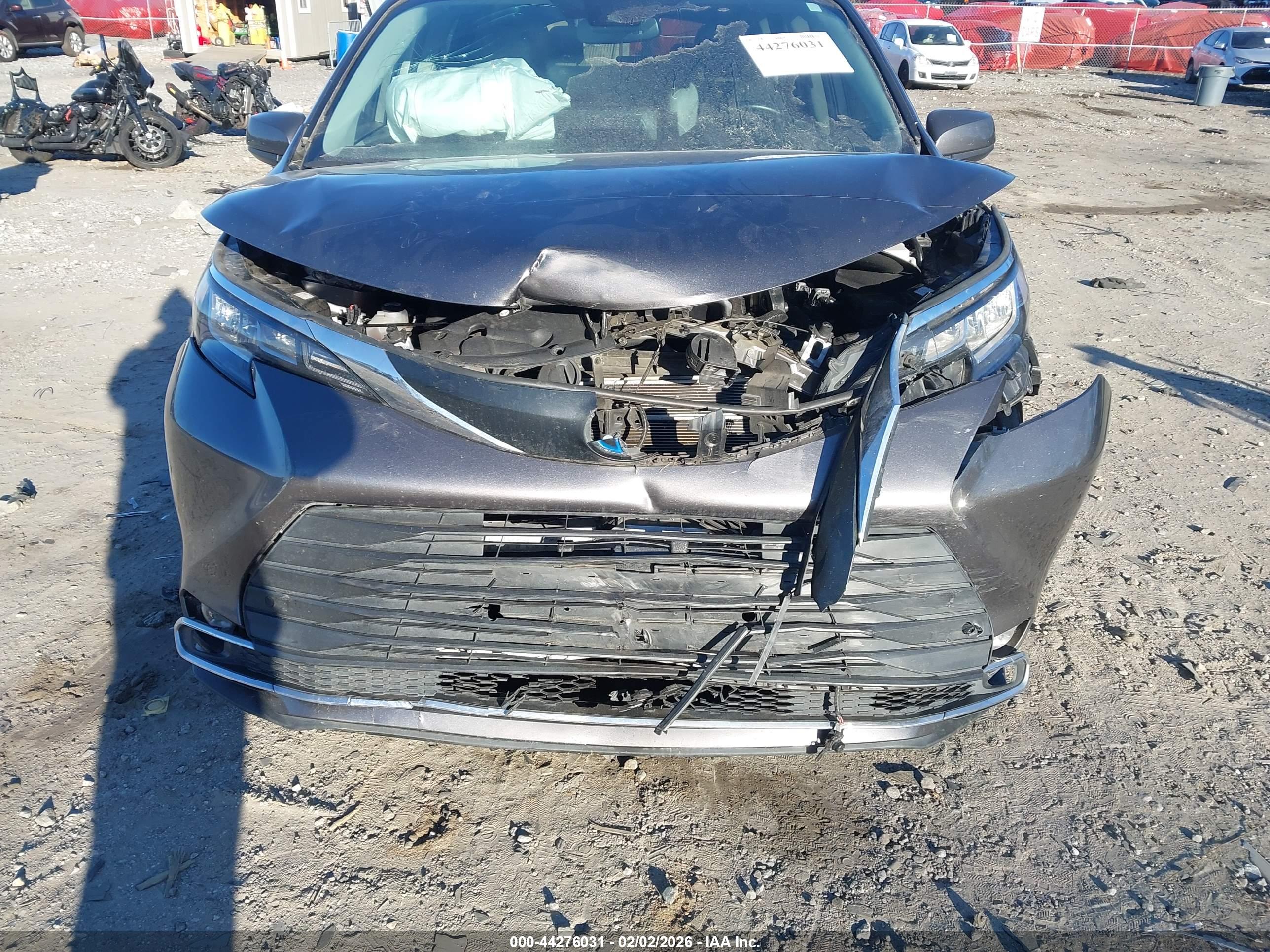 TOYOTA SIENNA image 6