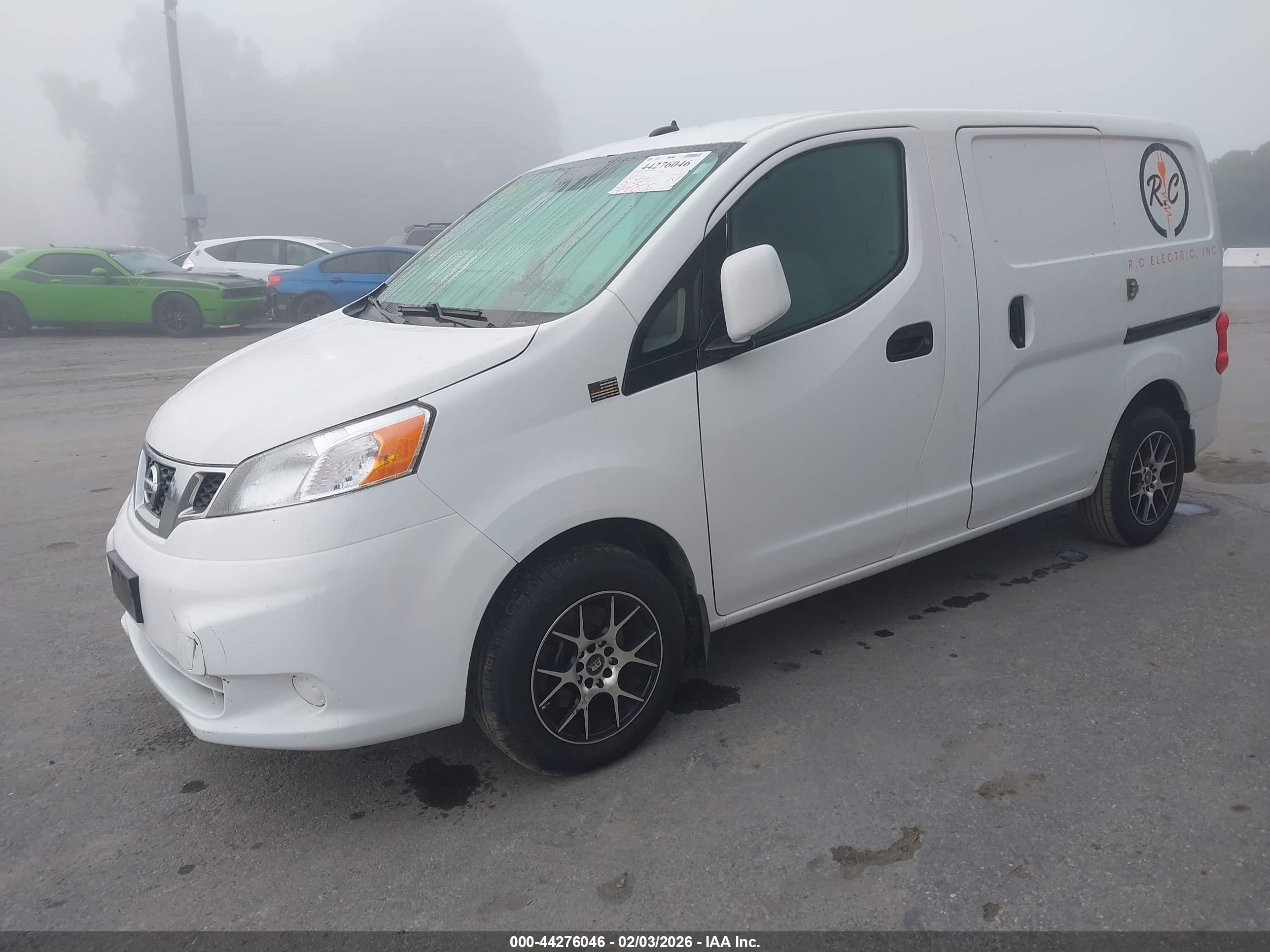 NISSAN NV200 image 2