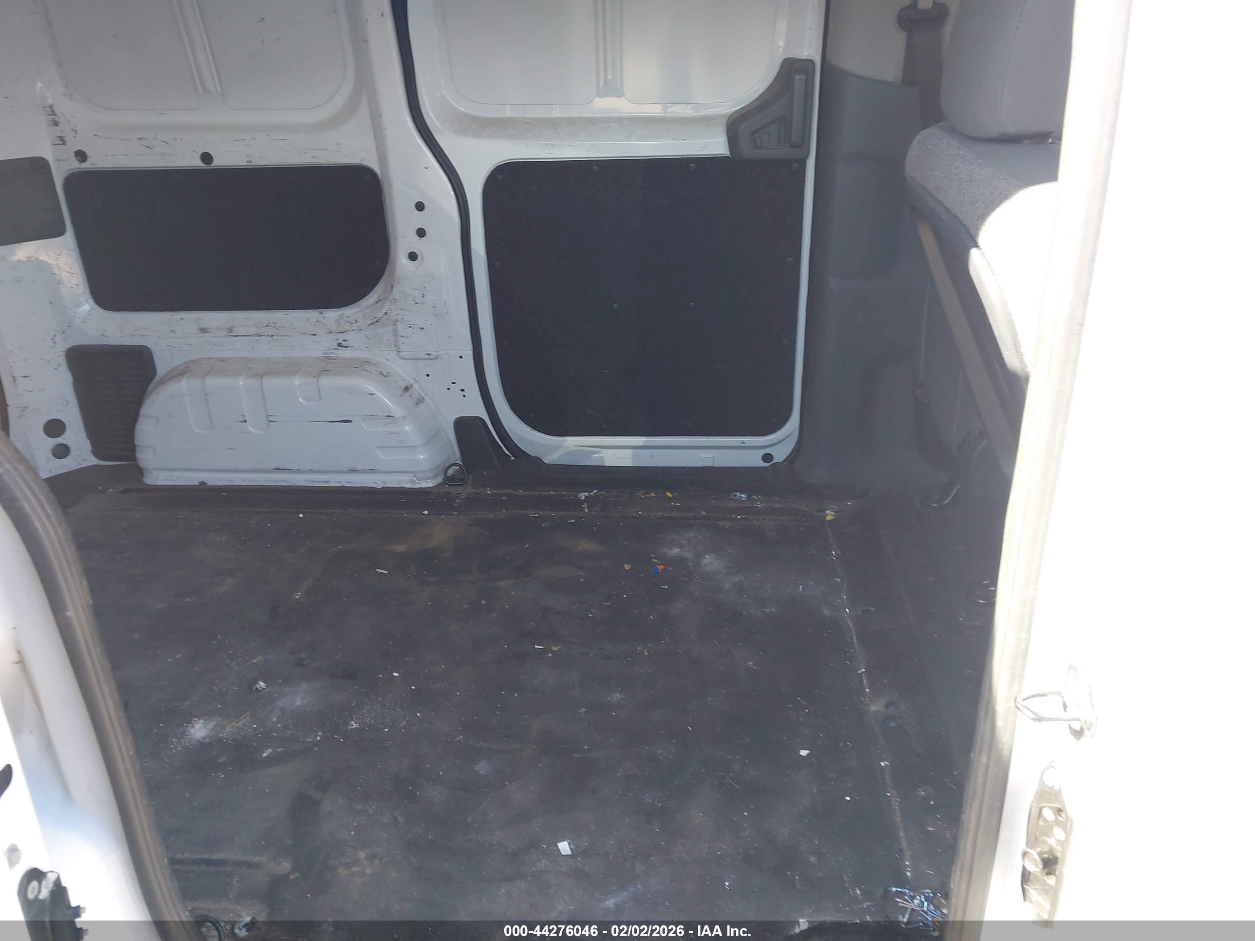 NISSAN NV200 image 8