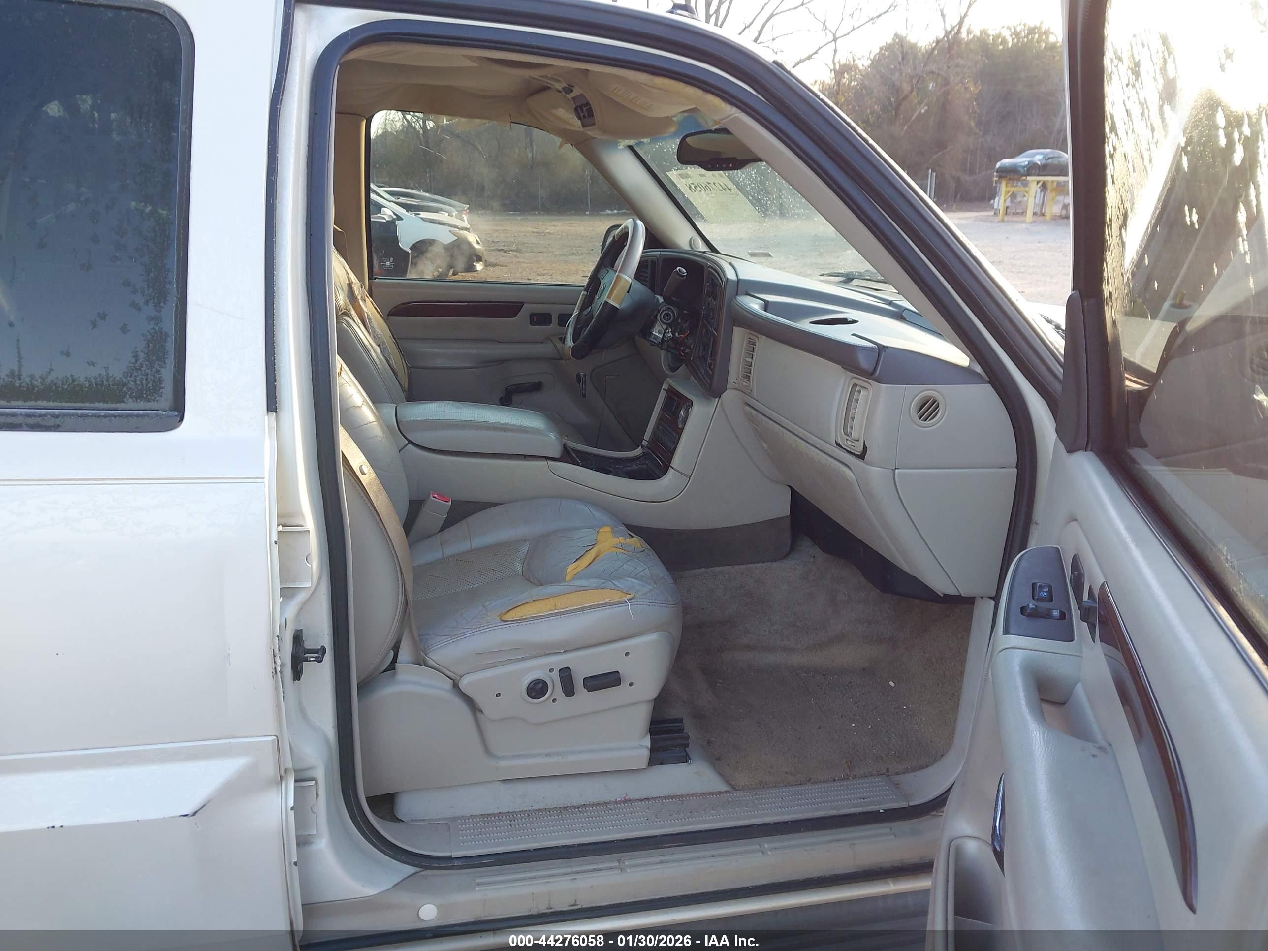 CADILLAC ESCALADE image 5