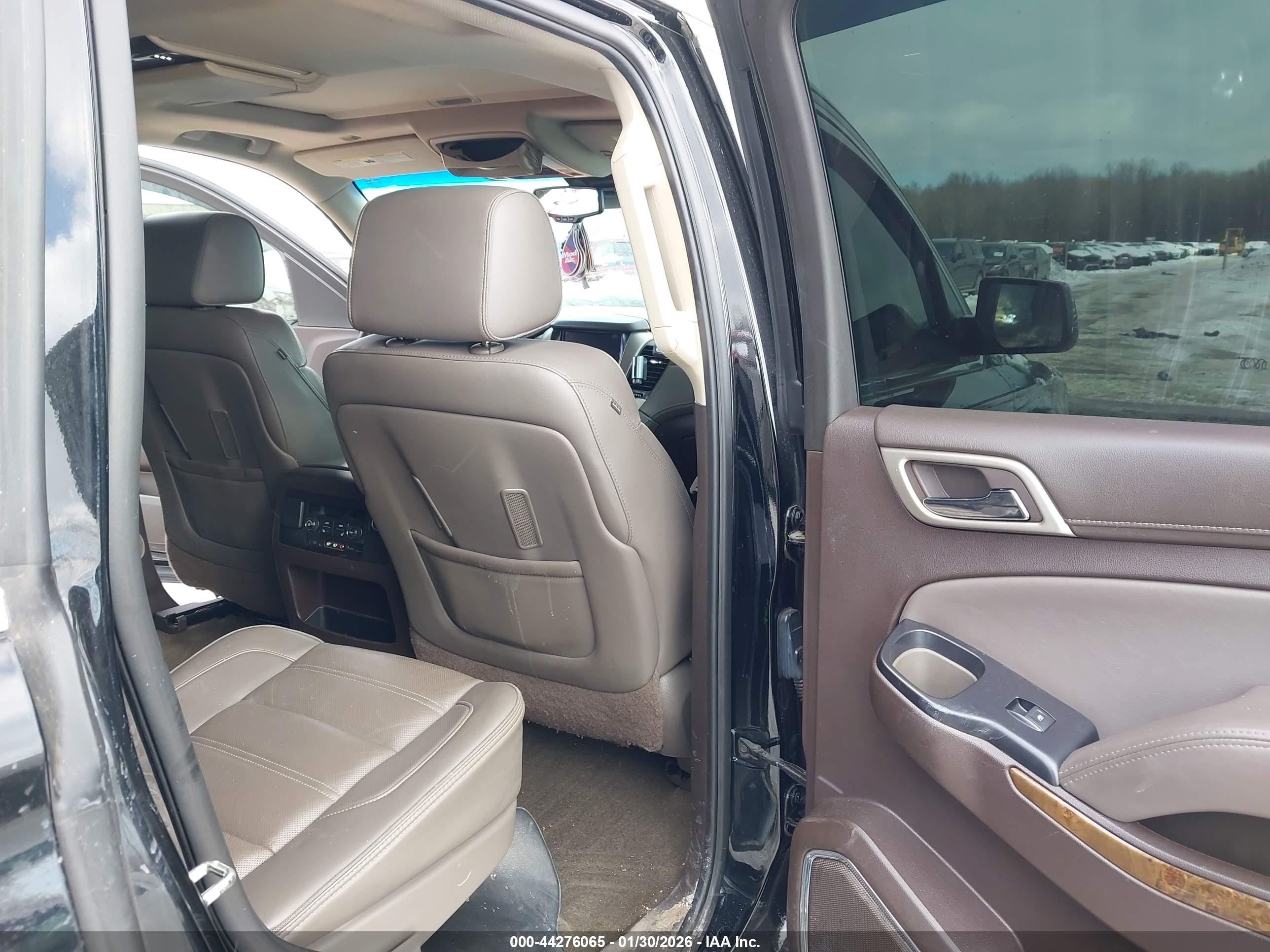 GMC YUKON image 8