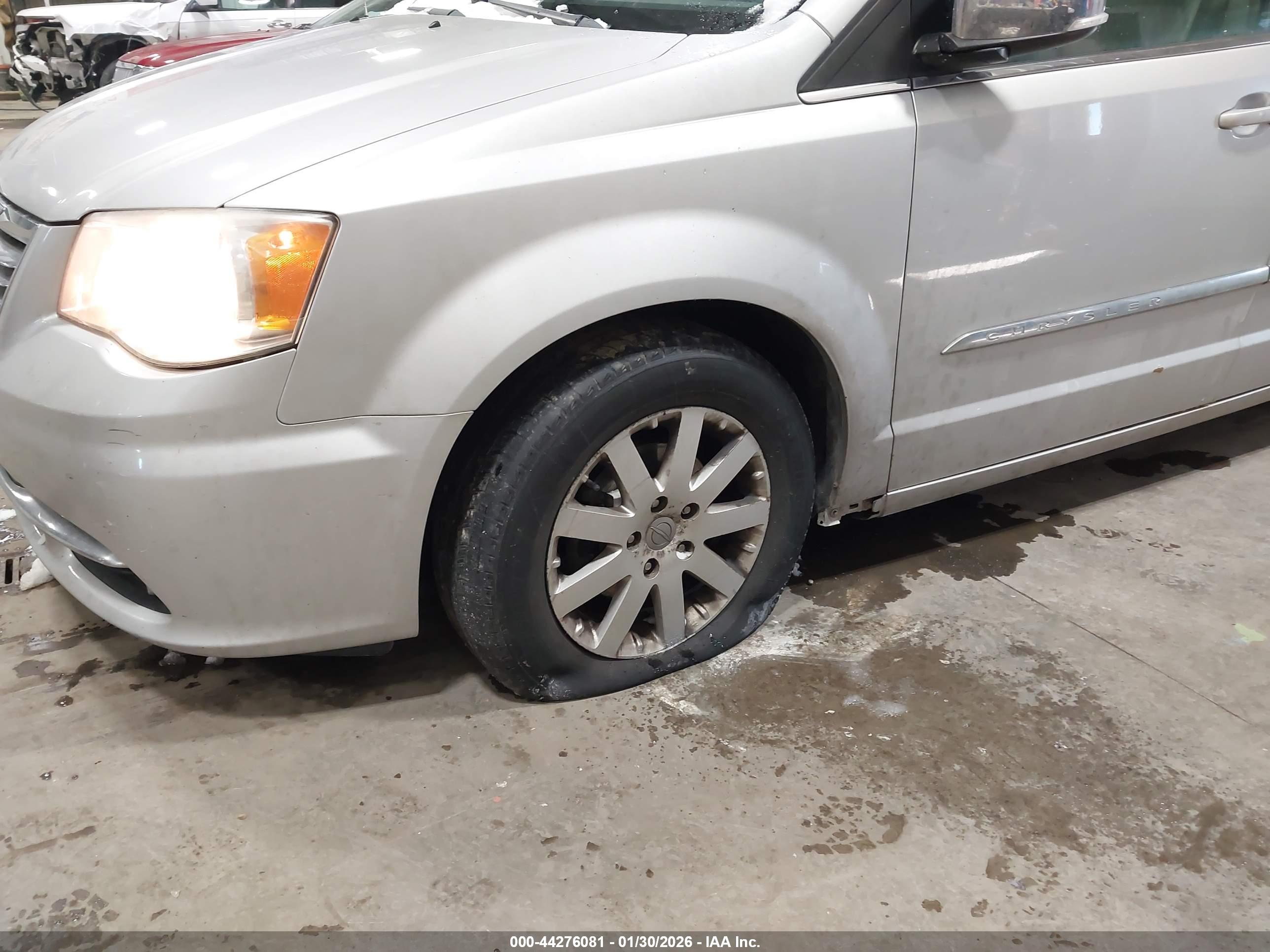 CHRYSLER TOWN image 6