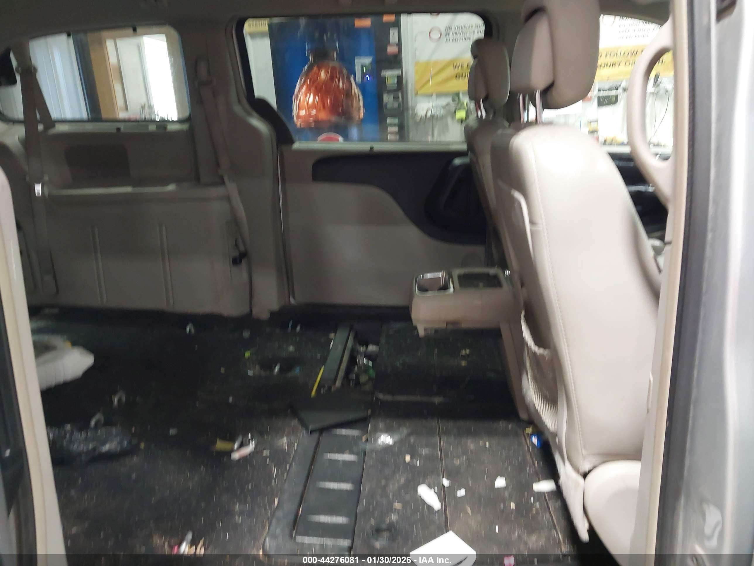 CHRYSLER TOWN image 8