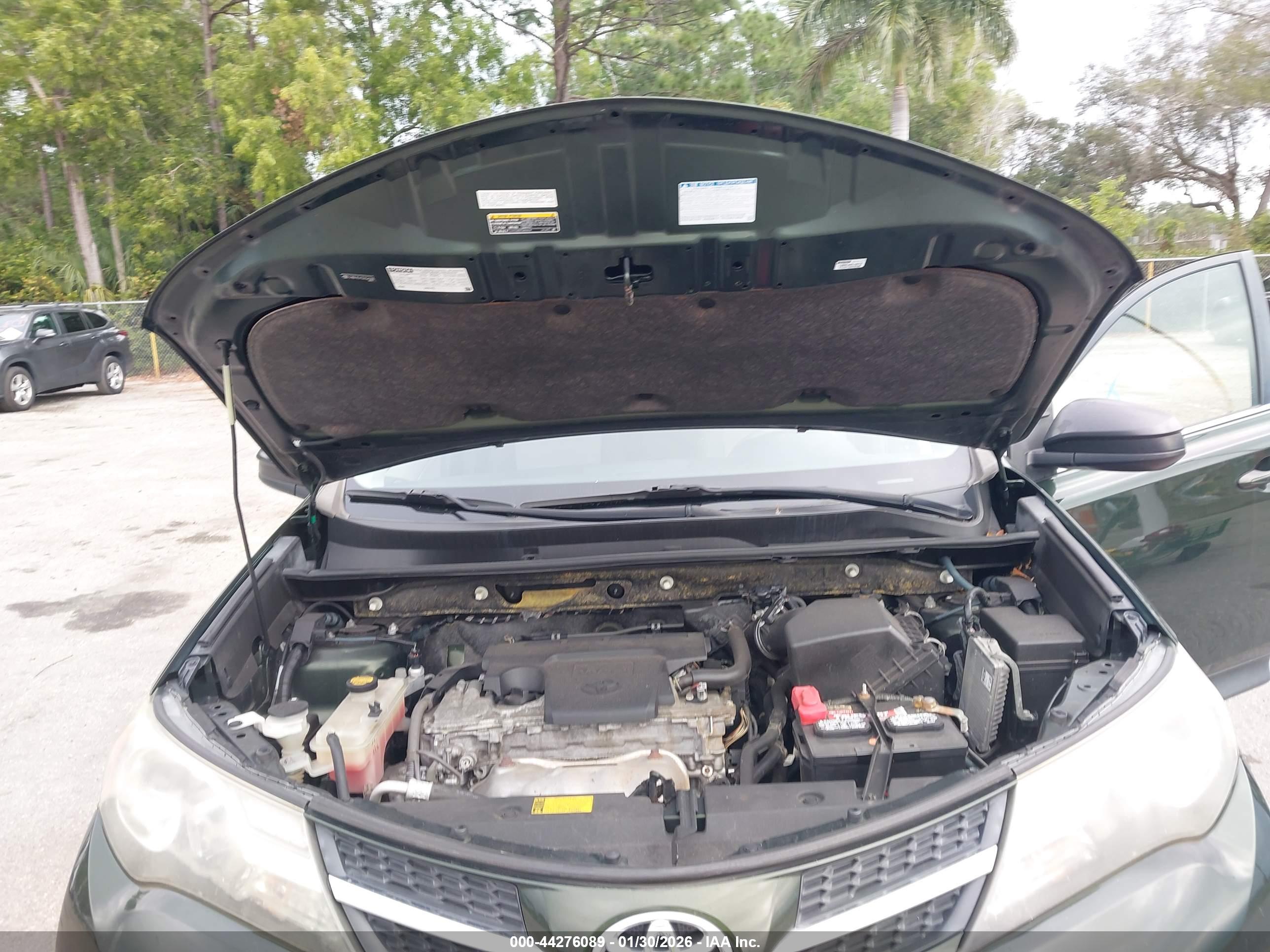 TOYOTA RAV4 image 10