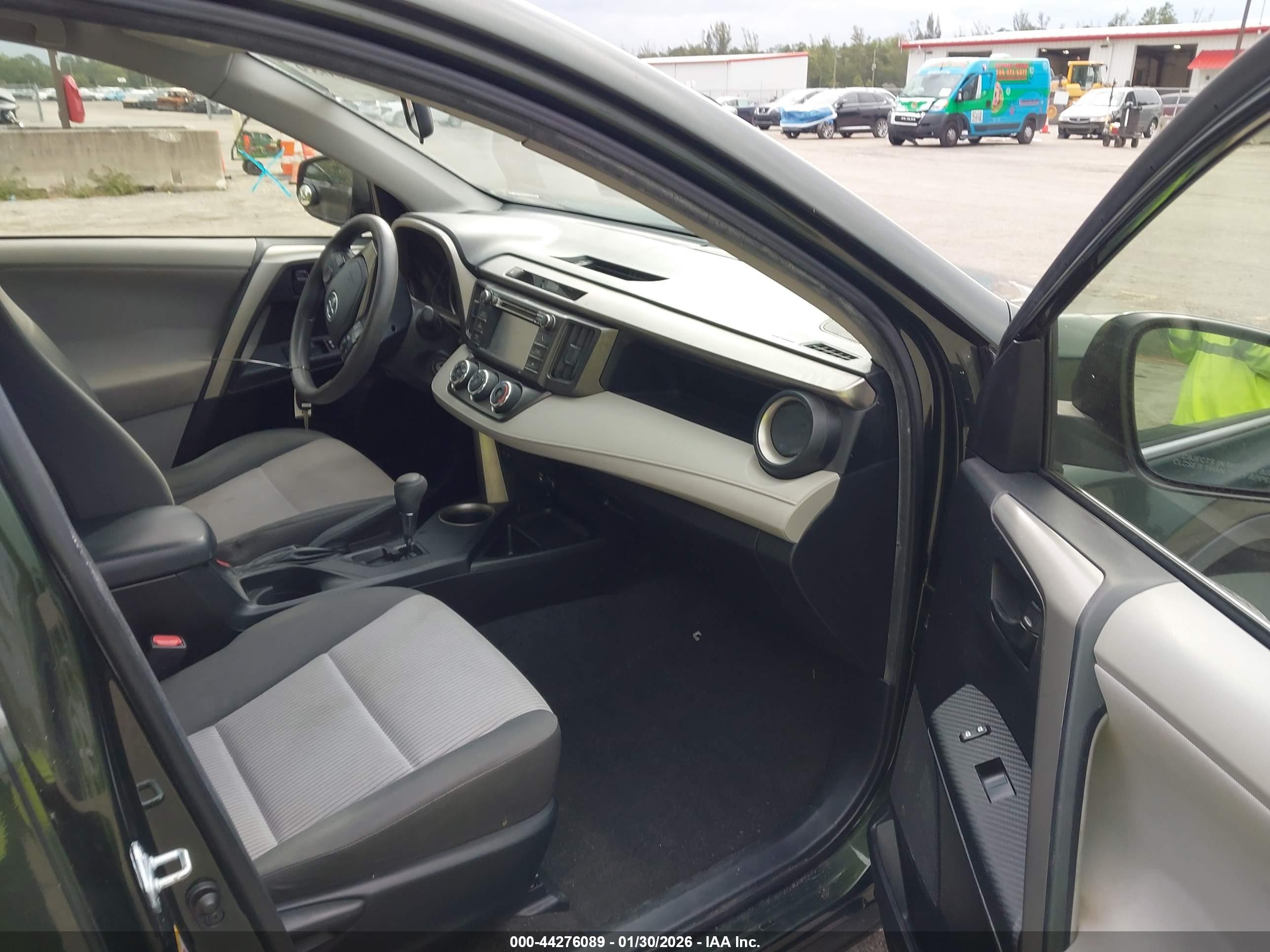 TOYOTA RAV4 image 5
