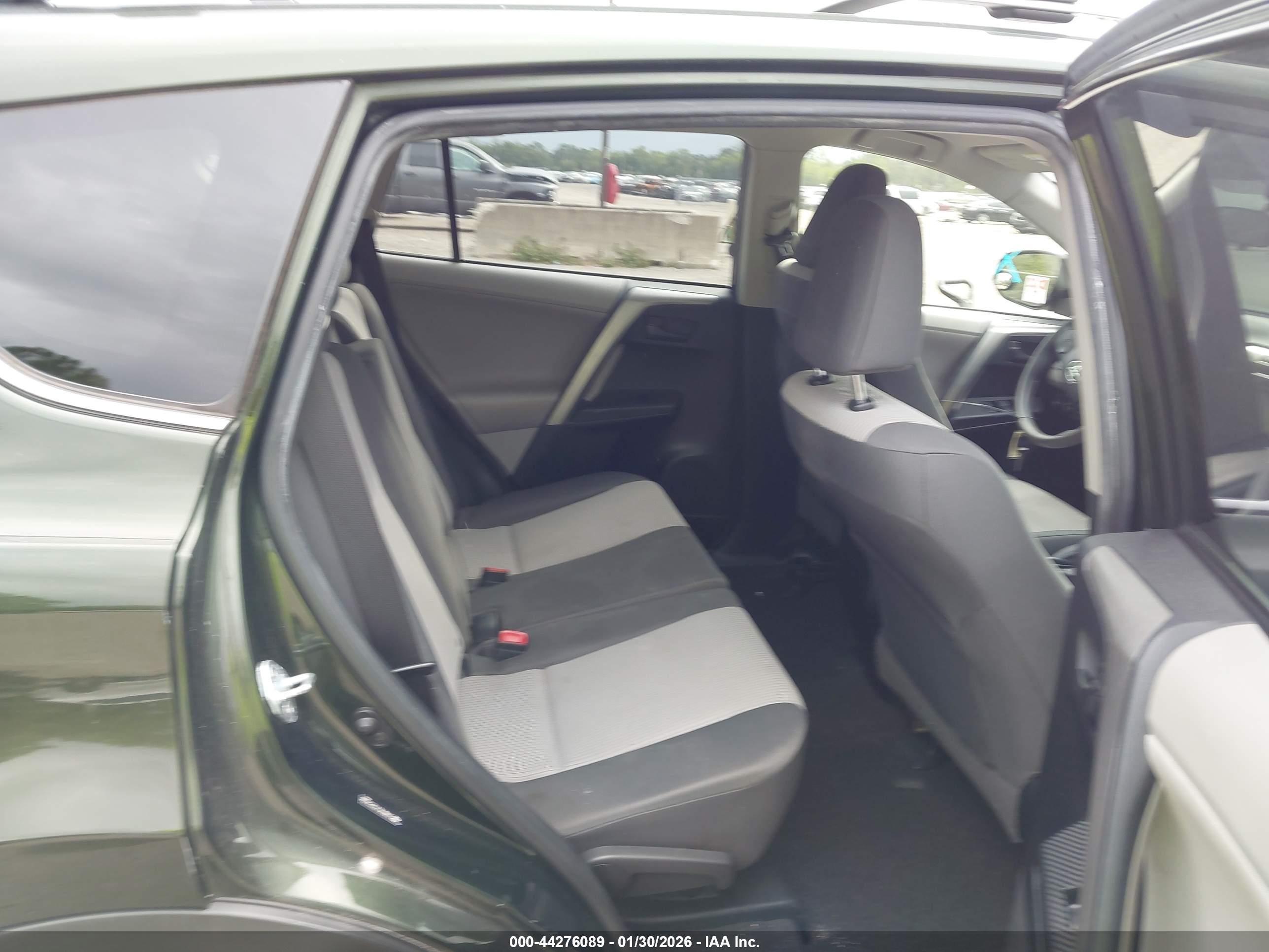 TOYOTA RAV4 image 8
