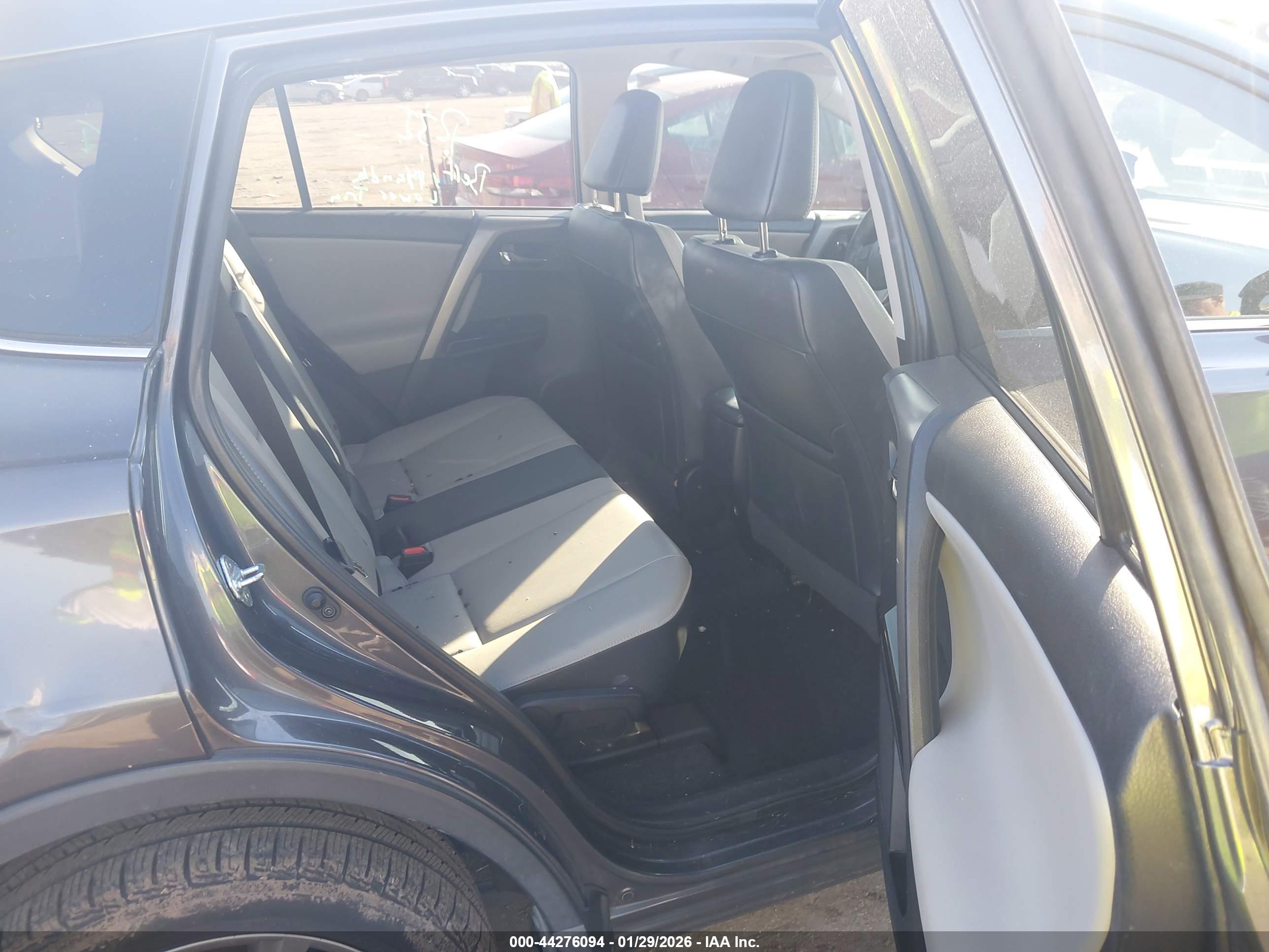 TOYOTA RAV4 image 8