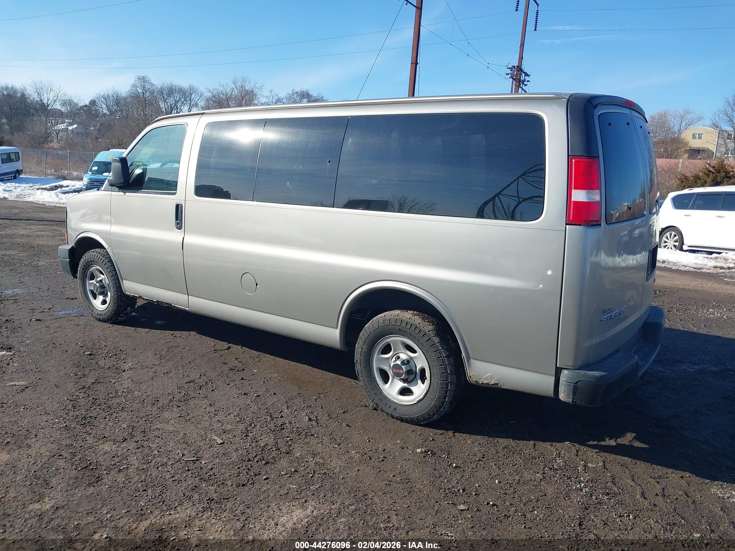 GMC SAVANA image 3