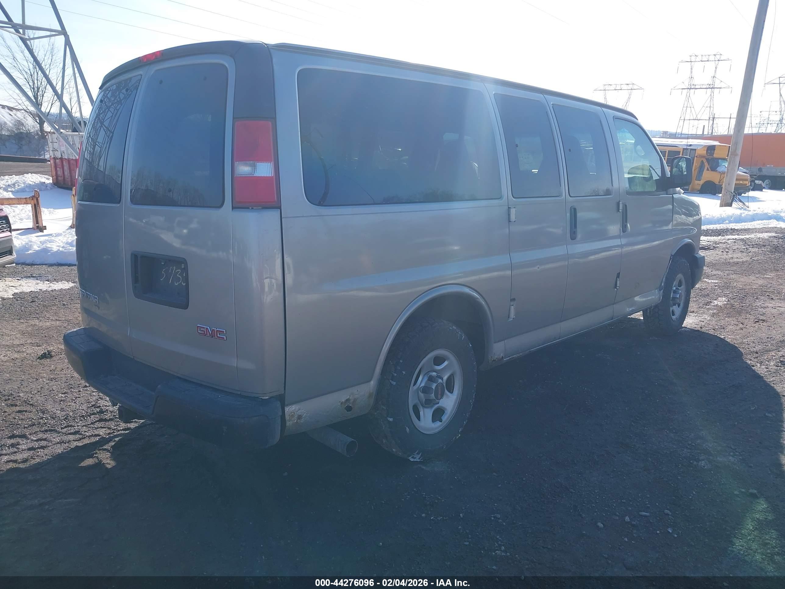 GMC SAVANA image 4