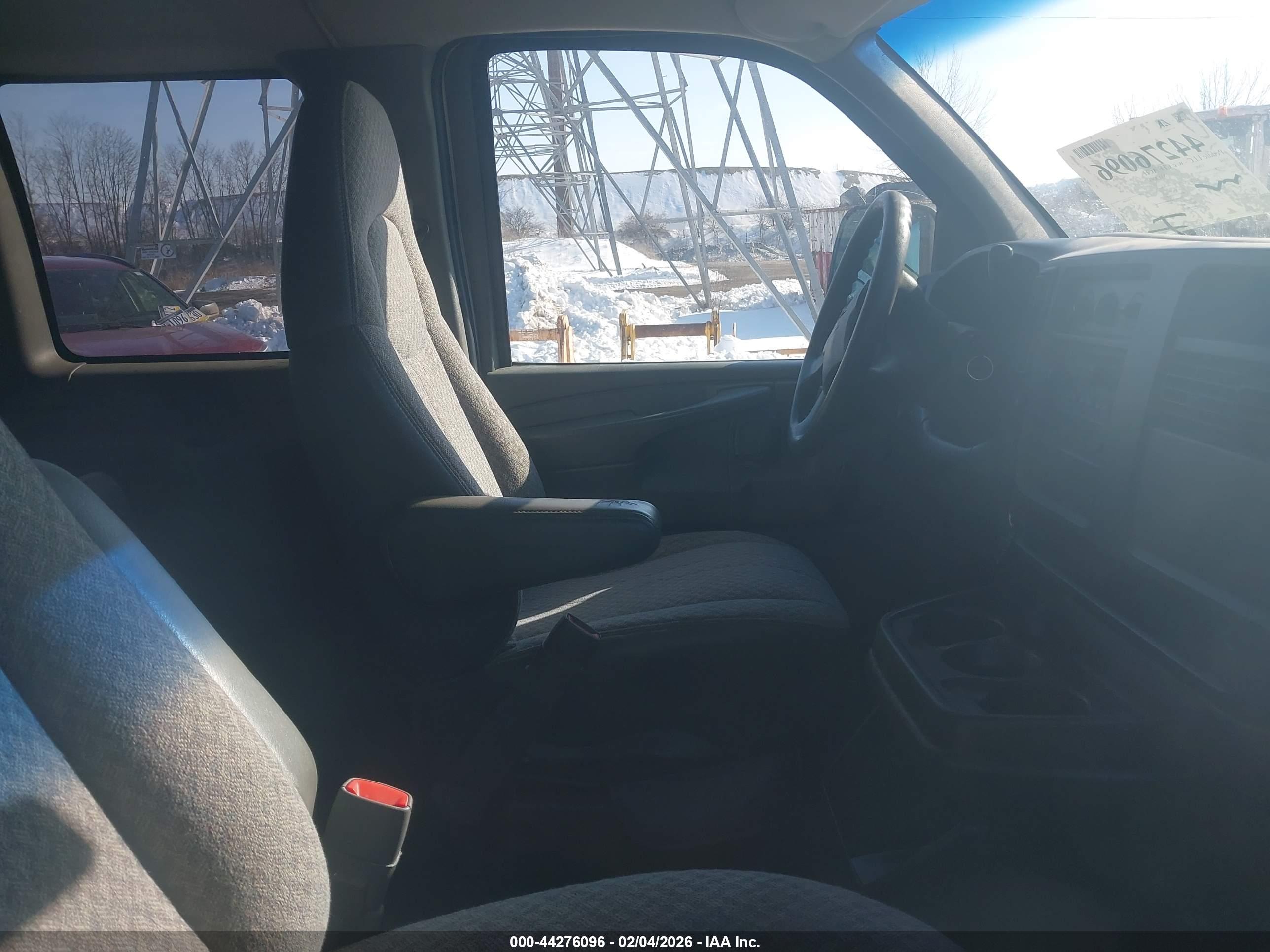 GMC SAVANA image 5
